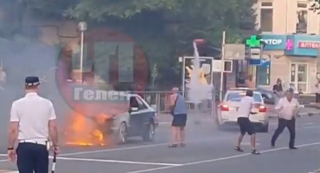 Man Trying To Put Out A Car Blaze Discovers What Happens When You Drop A Fire Extinguisher