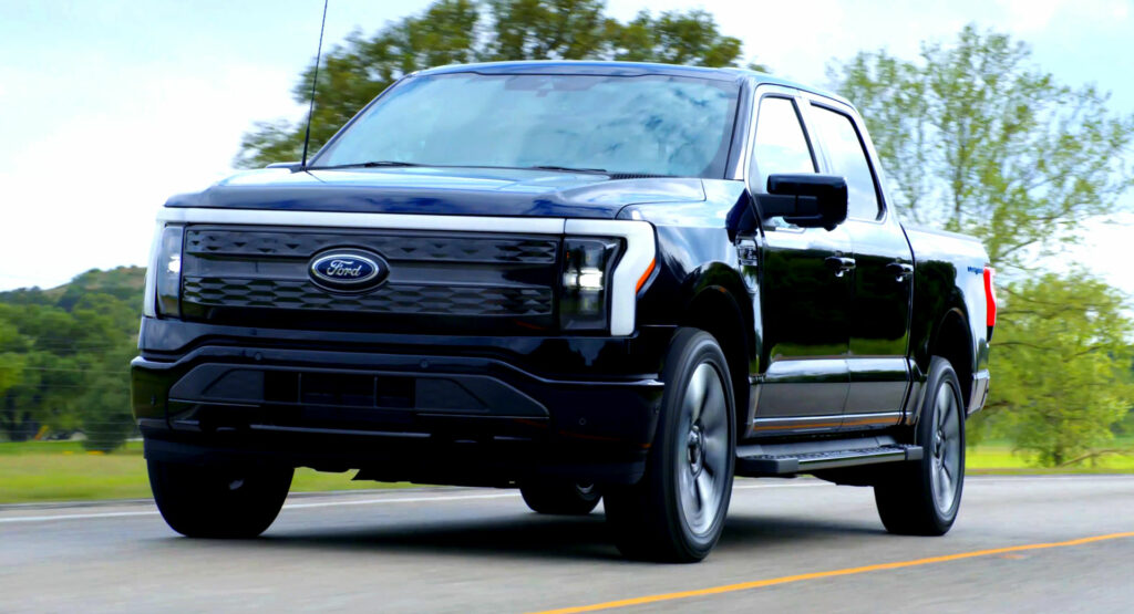  Ford F-150 Lightning Is So Fast That It Can Smoke The Raptor – And Its Own Brakes