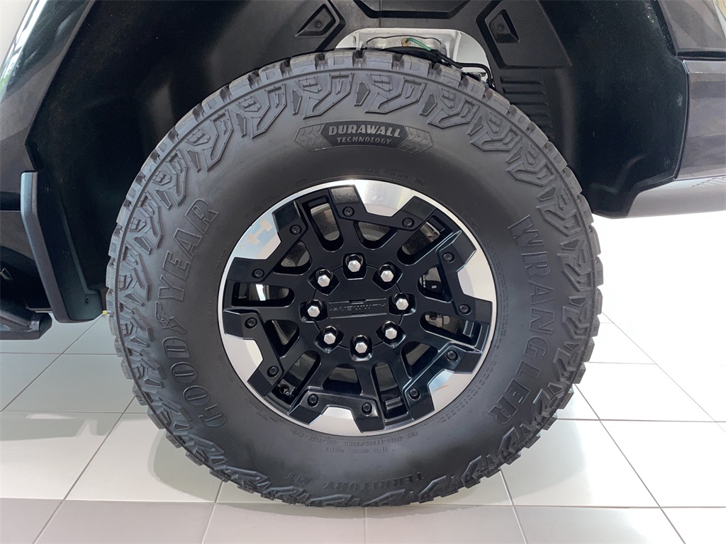 Dealer Is Asking $249k For This 419-Mile GMC Hummer EV Edition 1