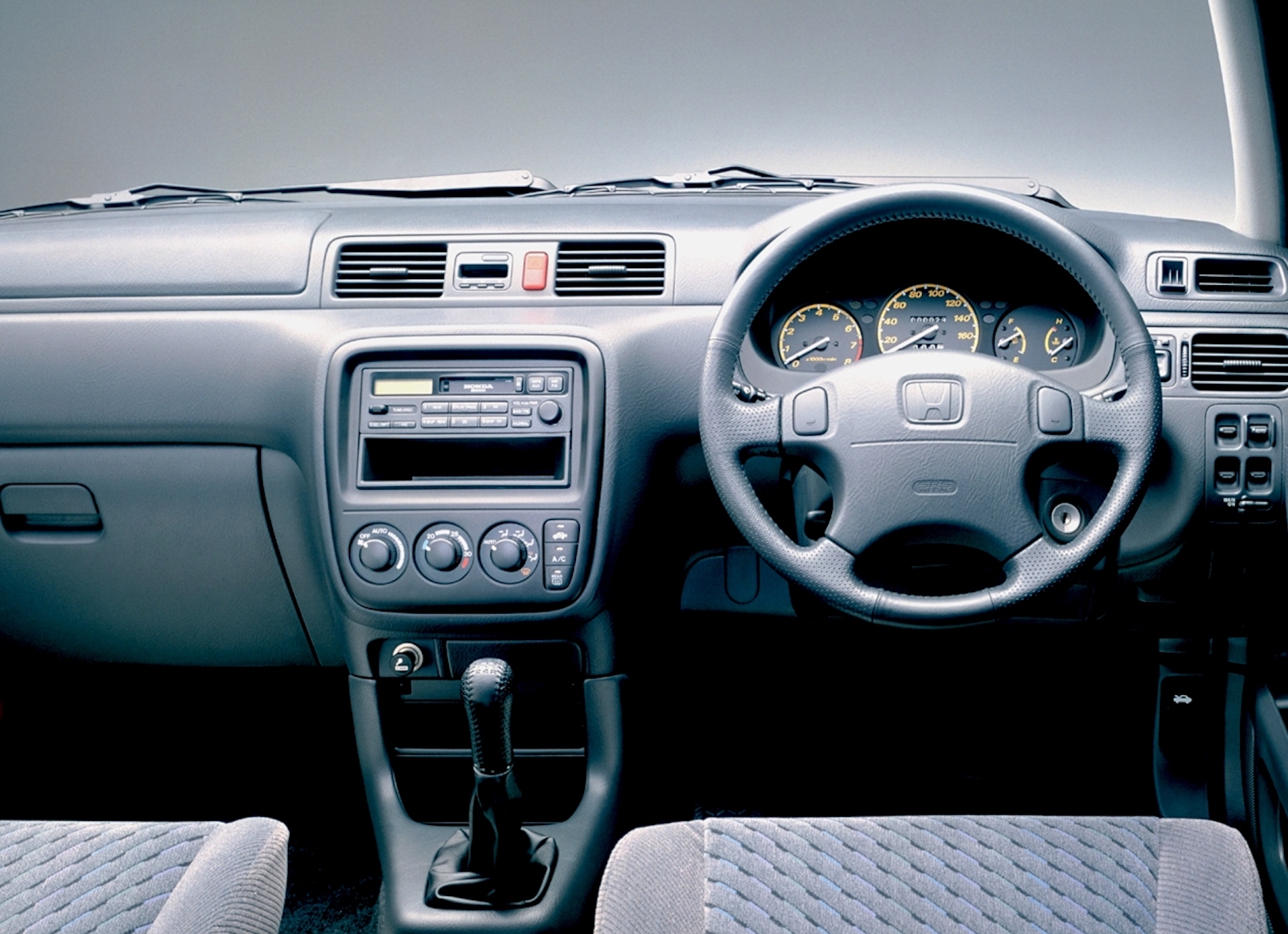 Crv 1 поколения. Honda CR-V 1995. Honda CR-V rd1 салон. Honda CR-V rd1 2001. Хонда СРВ 1 поколения салон.