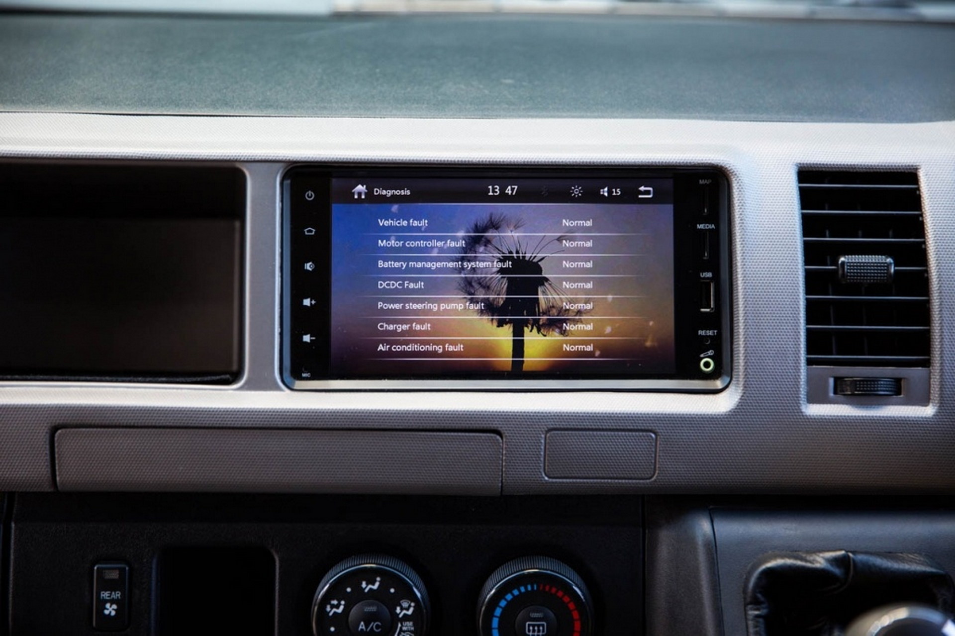 Joylong E6 Is A Previous-Gen Toyota HiAce Rip-Off With An Electric Twist