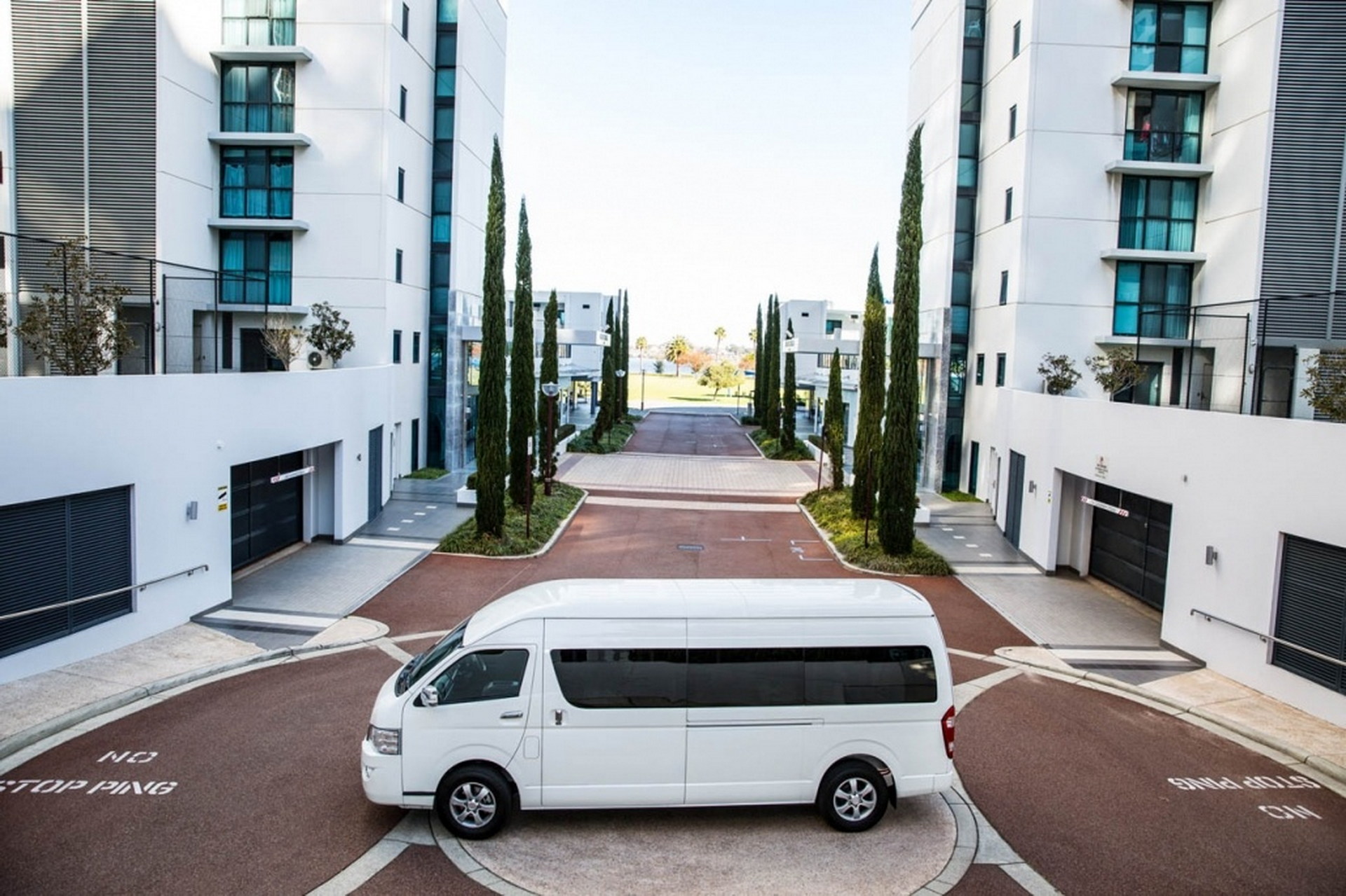 Joylong E6 Is A Previous-Gen Toyota HiAce Rip-Off With An Electric Twist