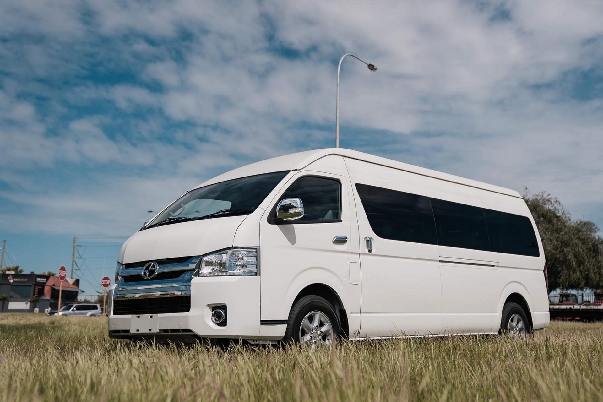 Joylong E6 Is A Previous-Gen Toyota HiAce Rip-Off With An Electric Twist