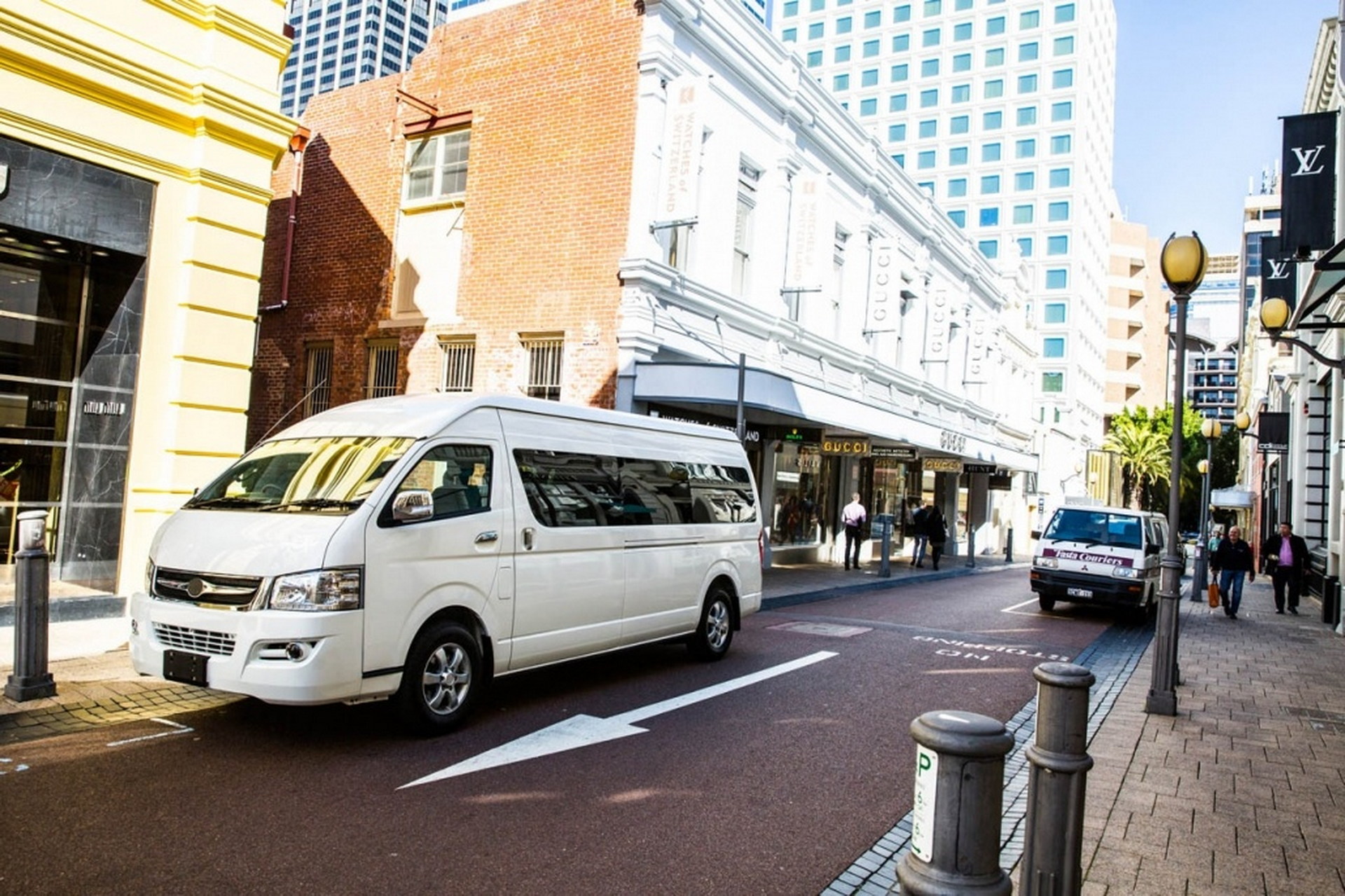 Joylong E6 Is A Previous-Gen Toyota HiAce Rip-Off With An Electric Twist