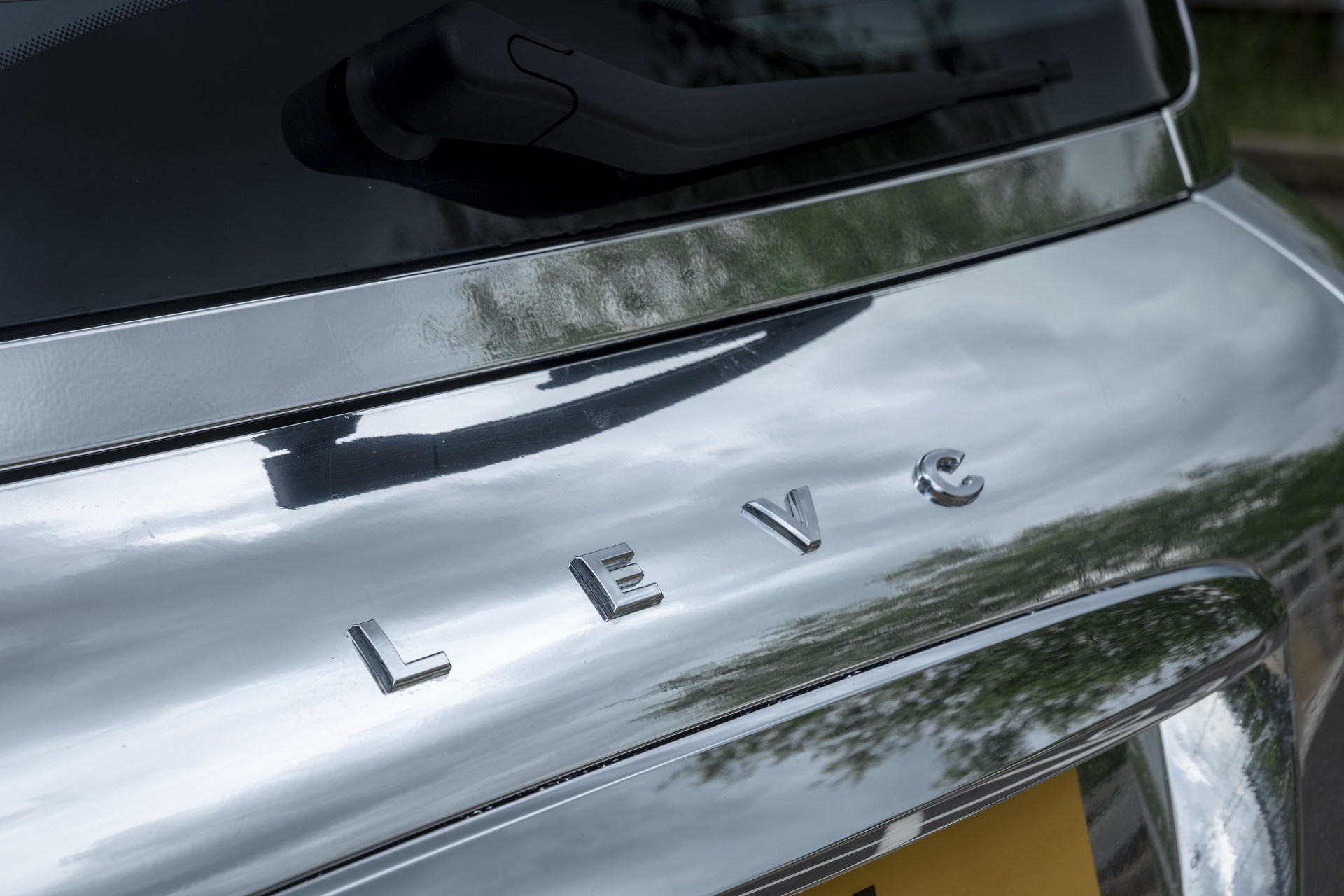 Bespoke LEVC TX Taxis For The Queen’s Platinum Jubilee Could Make London A Shinier Place