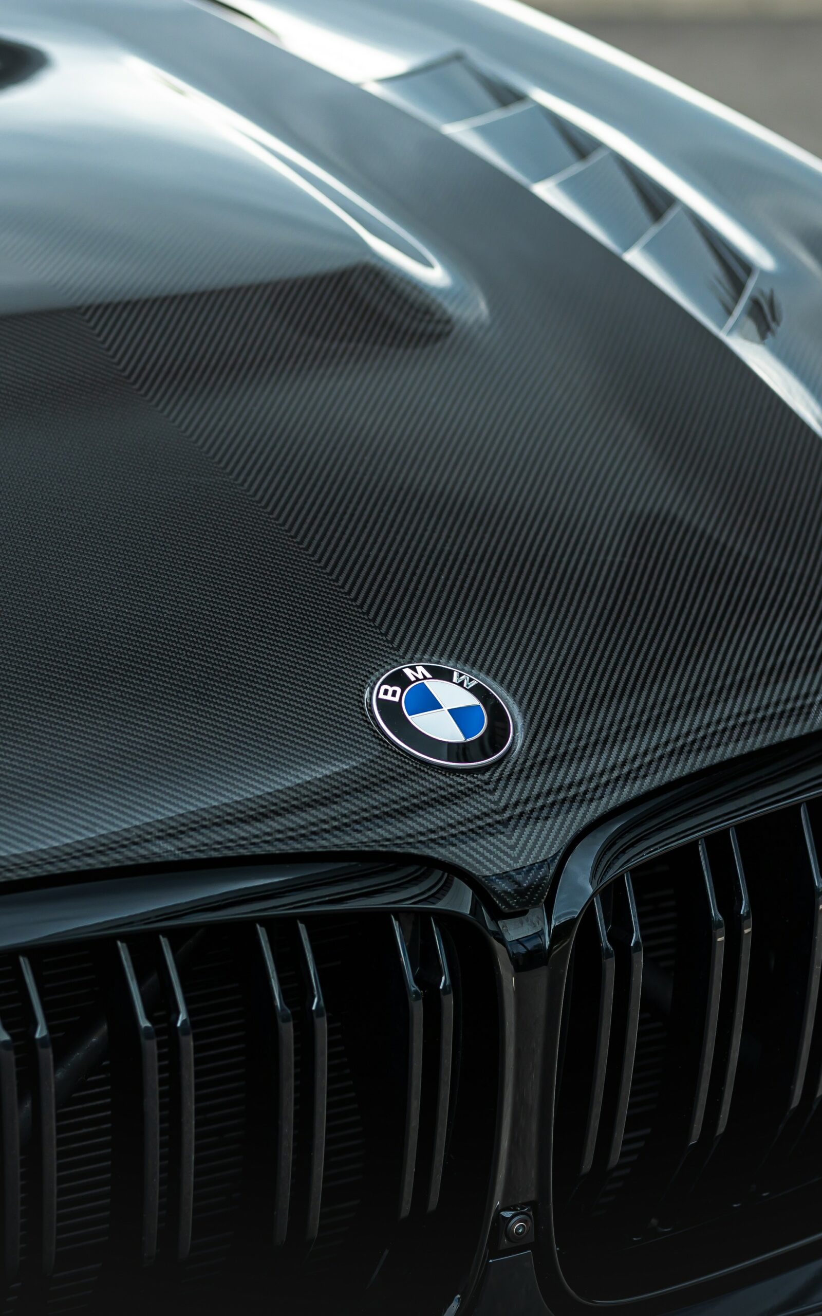 Manhart’s MHX5 700 Roars With 730 HP And Loads Of Carbon Fiber