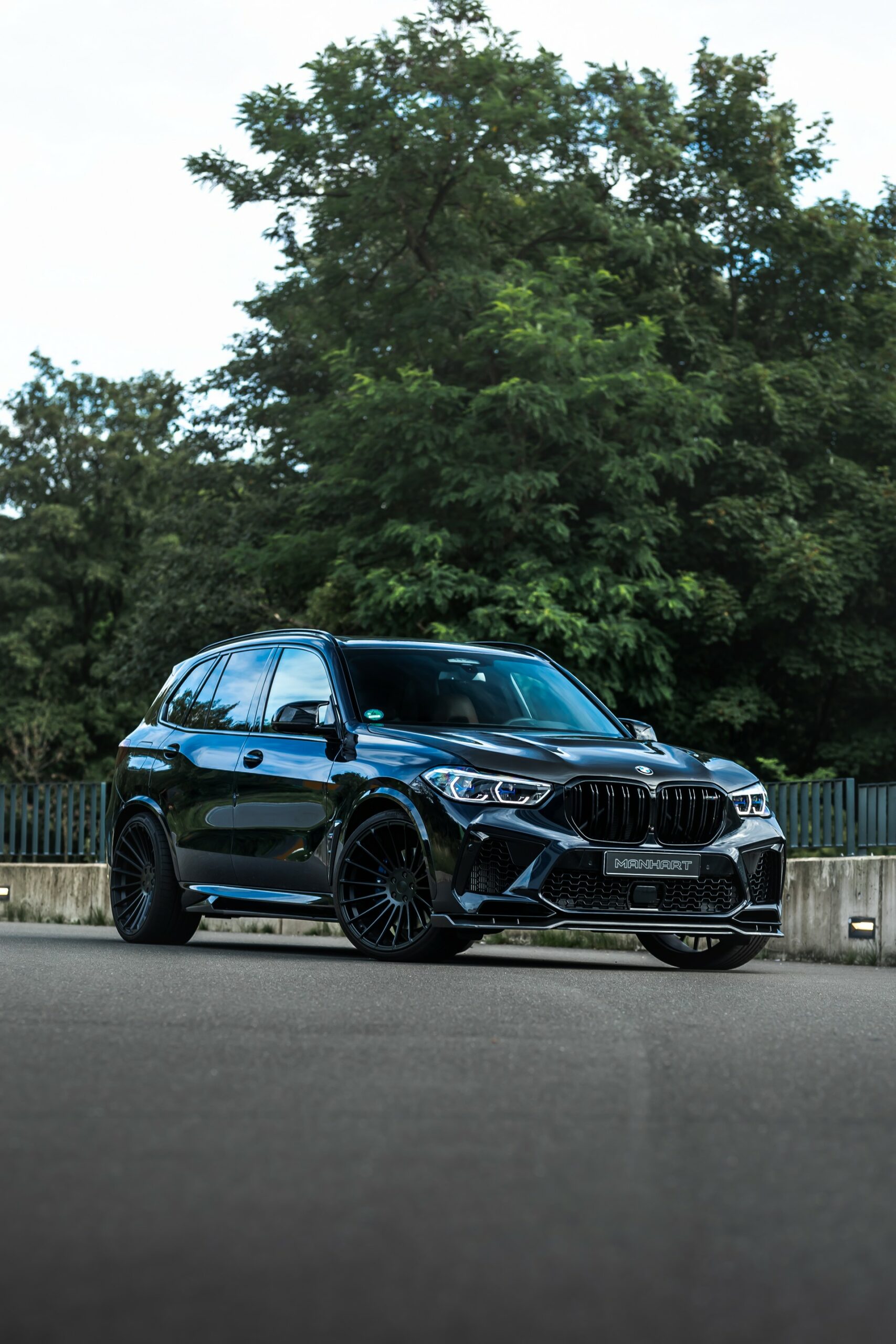 Manhart’s MHX5 700 Roars With 730 HP And Loads Of Carbon Fiber