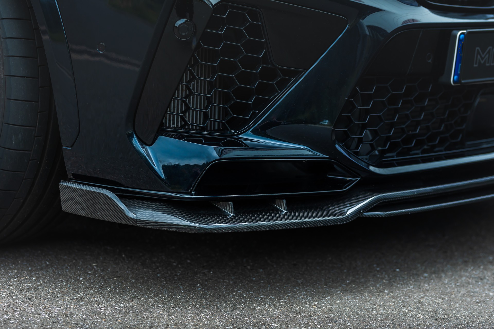 Manhart’s MHX5 700 Roars With 730 HP And Loads Of Carbon Fiber