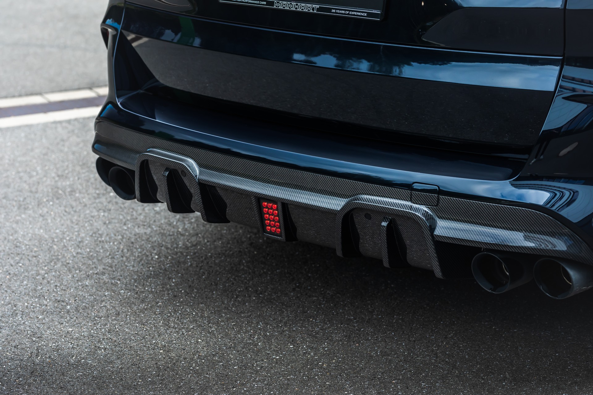 Manhart’s MHX5 700 Roars With 730 HP And Loads Of Carbon Fiber