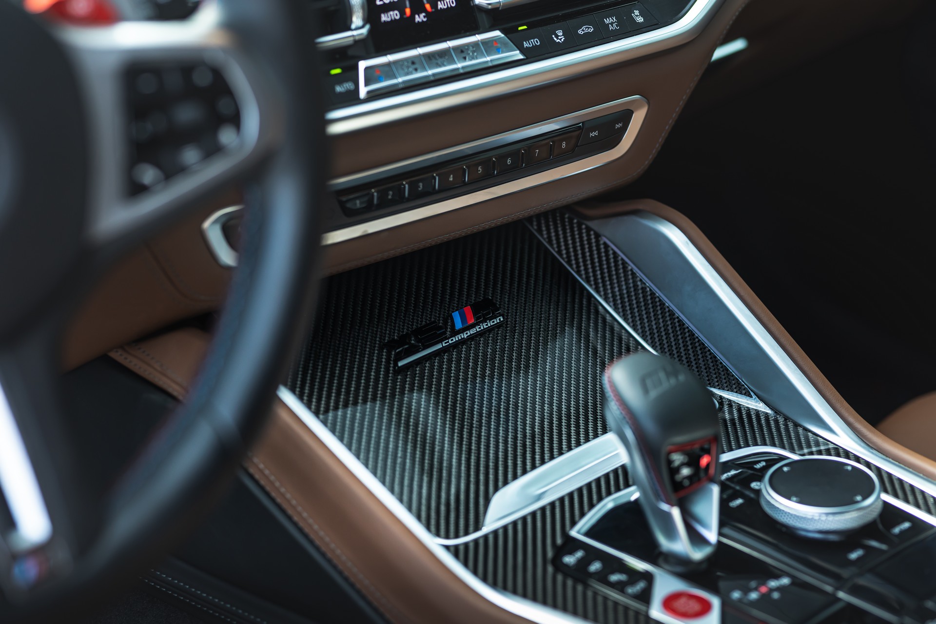 Manhart’s MHX5 700 Roars With 730 HP And Loads Of Carbon Fiber