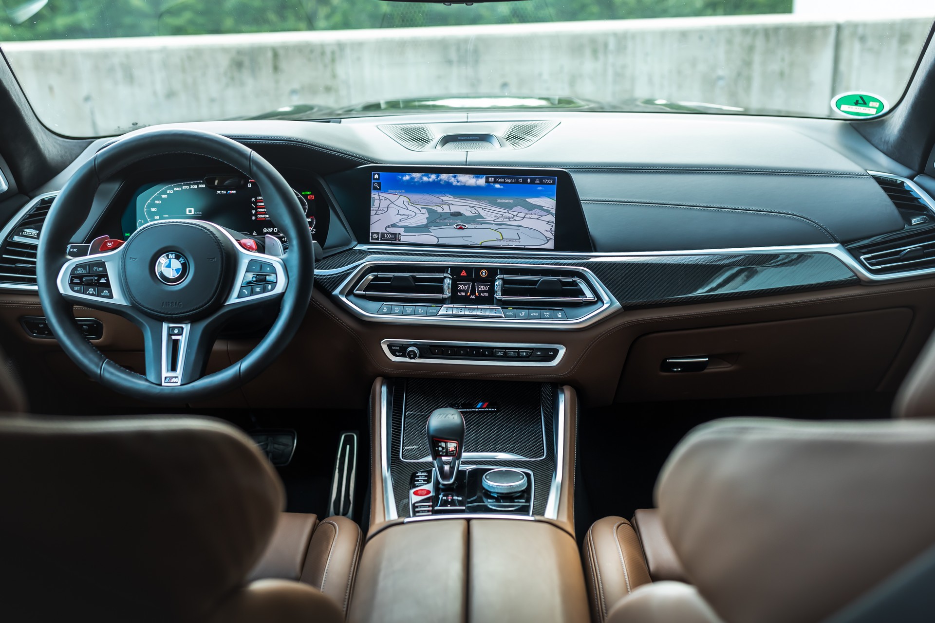 Manhart’s MHX5 700 Roars With 730 HP And Loads Of Carbon Fiber