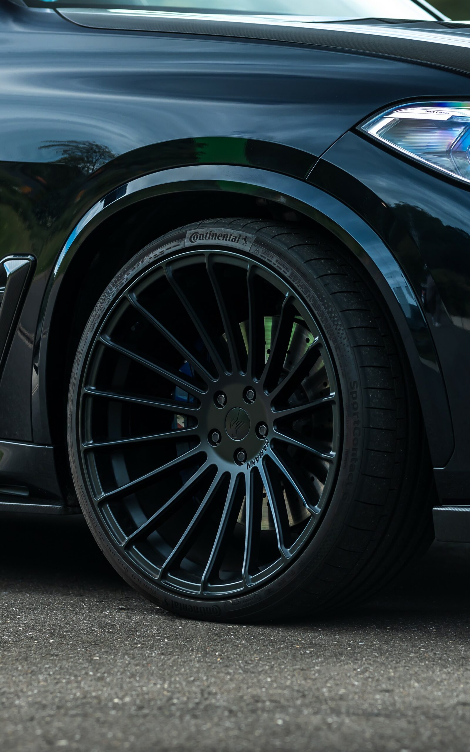 Manhart’s MHX5 700 Roars With 730 HP And Loads Of Carbon Fiber