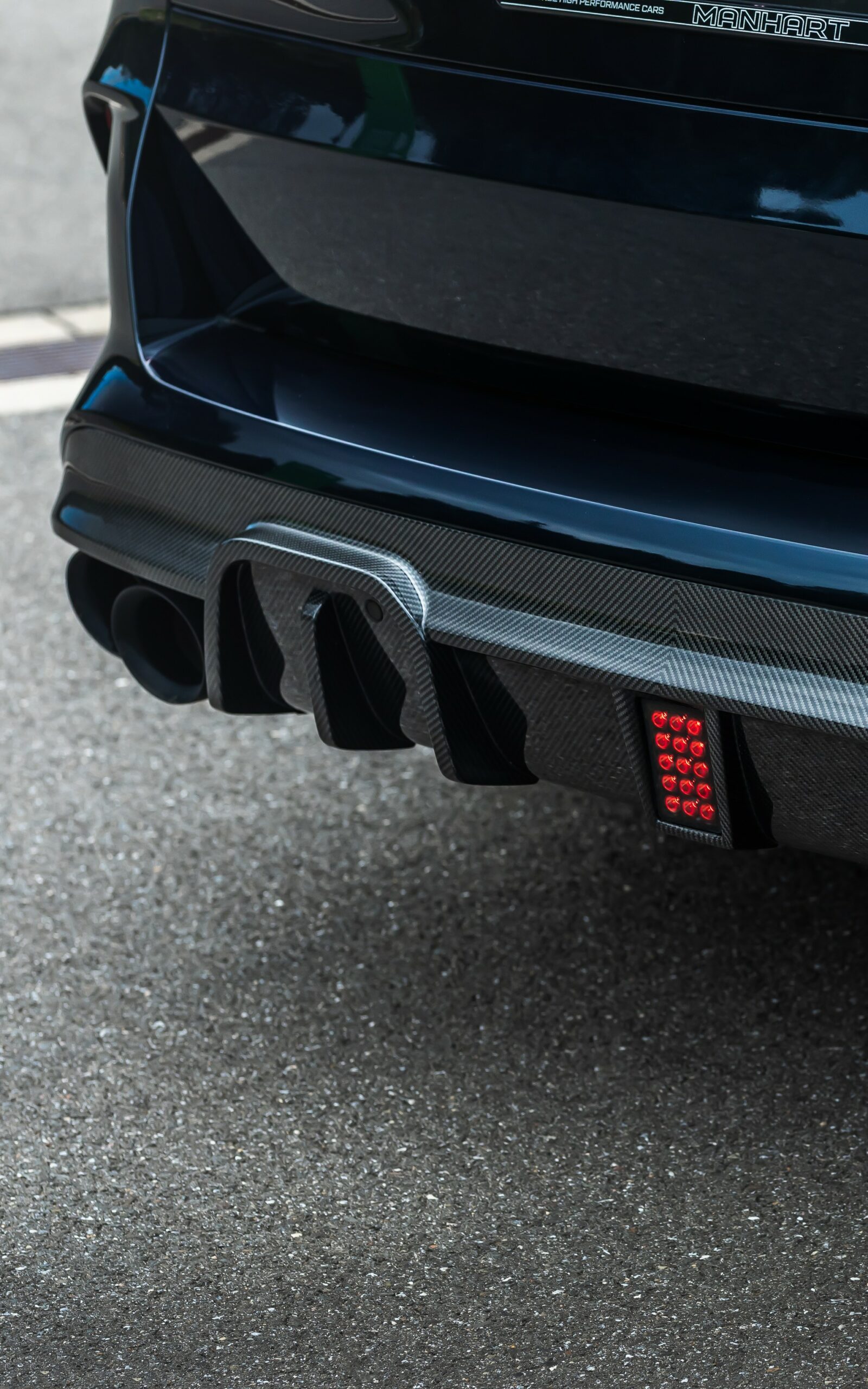 Manhart’s MHX5 700 Roars With 730 HP And Loads Of Carbon Fiber