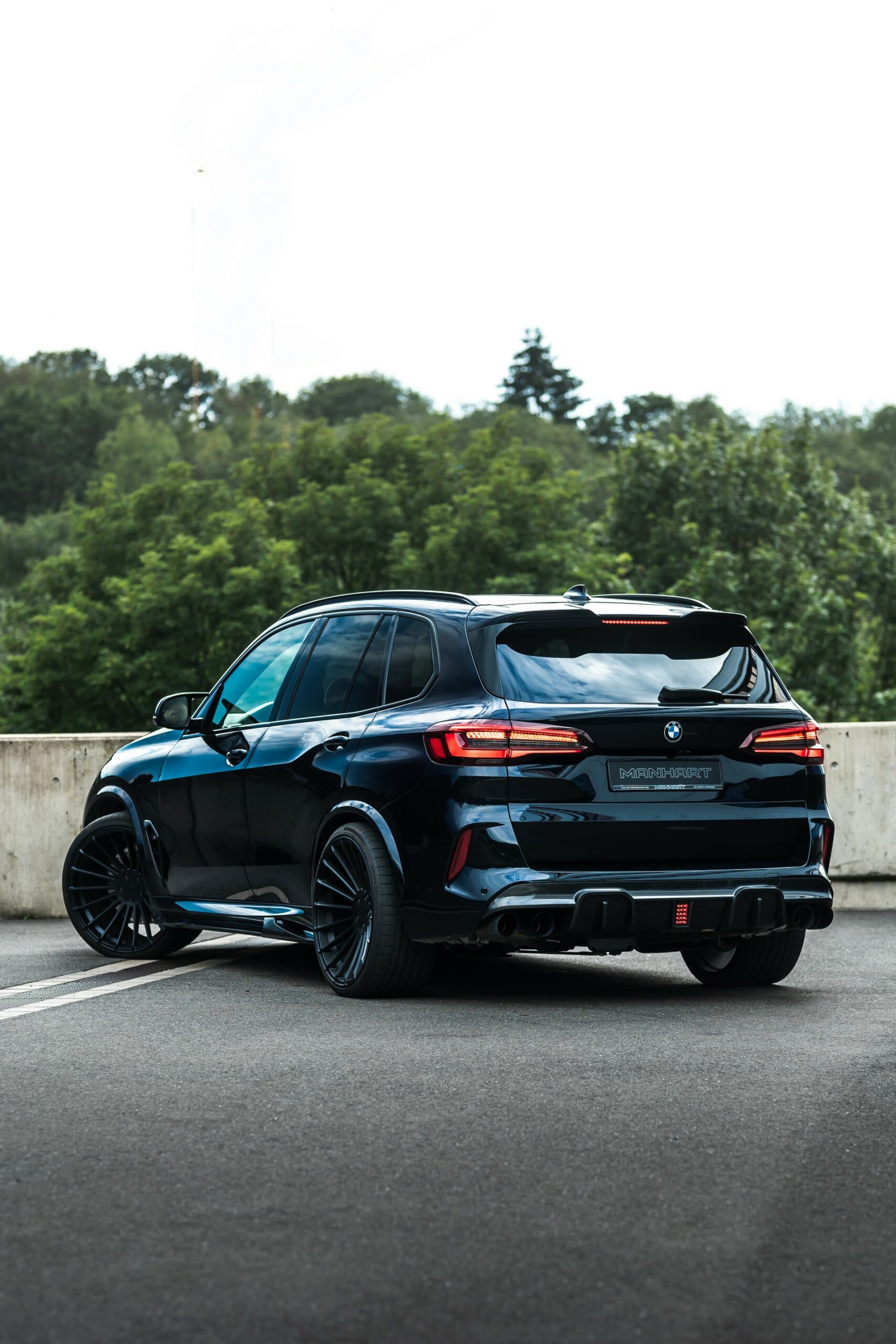 Manhart’s MHX5 700 Roars With 730 HP And Loads Of Carbon Fiber