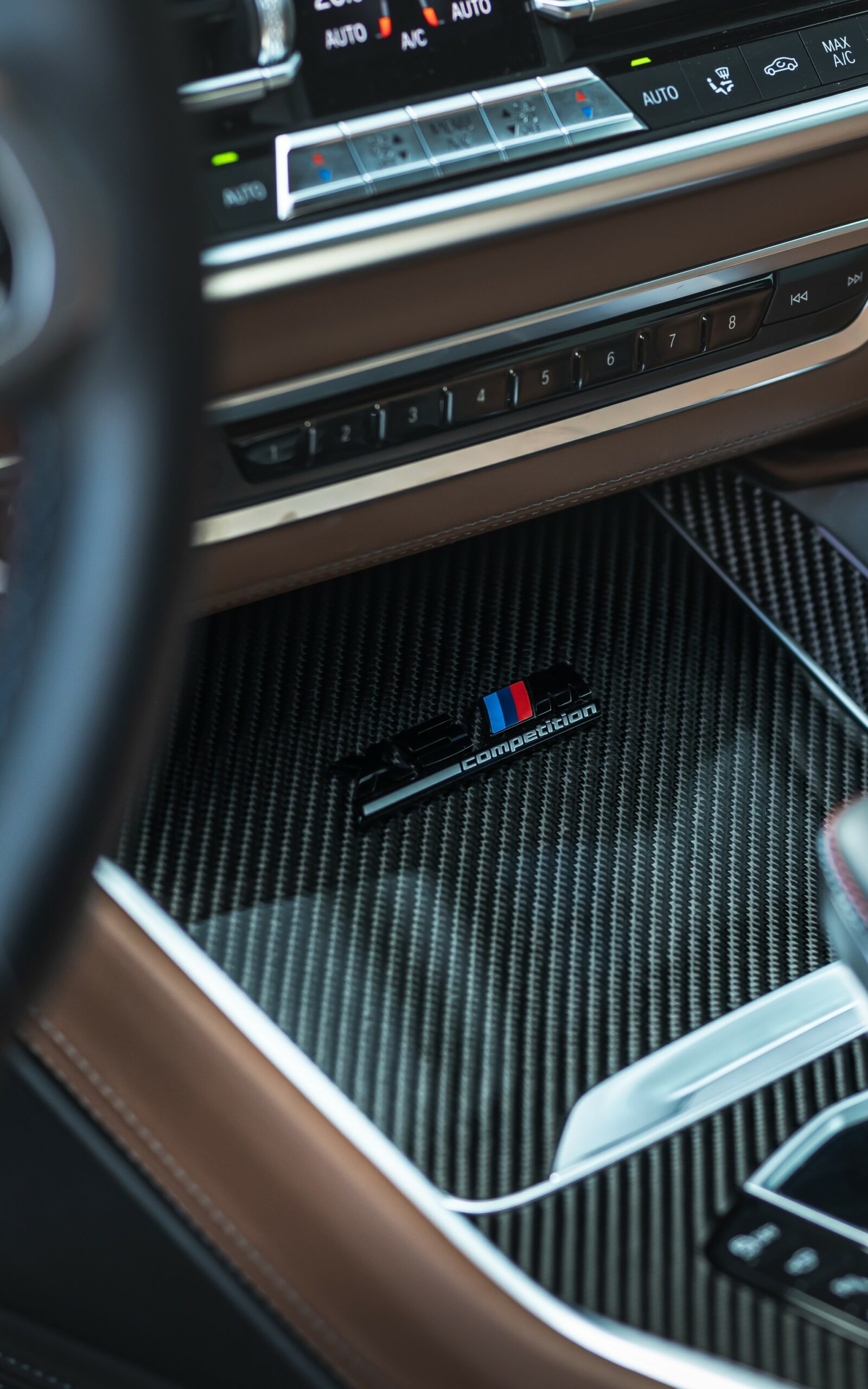 Manhart’s MHX5 700 Roars With 730 HP And Loads Of Carbon Fiber