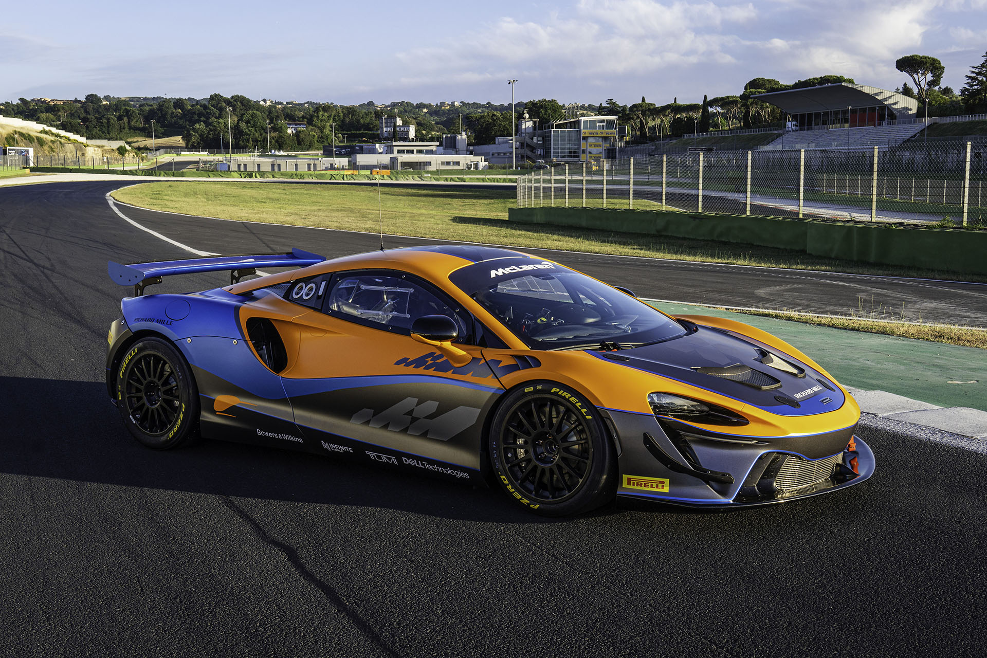 McLaren Artura GT4 Racer Debuts Without The Hybrid System Of The Road Car