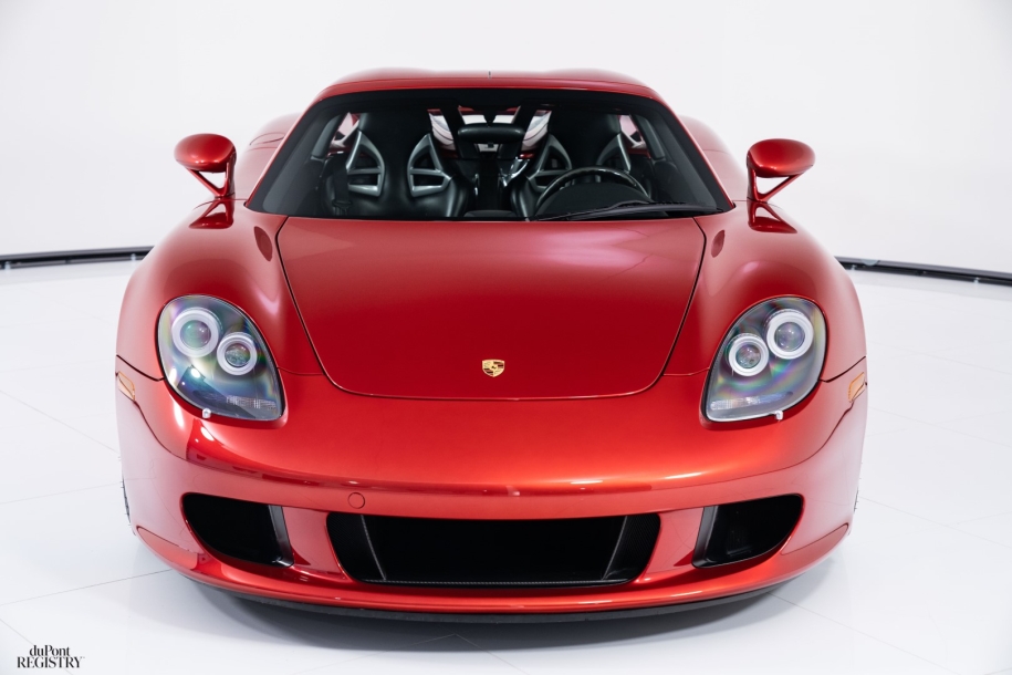 Porsche Carrera GT ganha pintura do catálogo da Ferrari - Motor Show