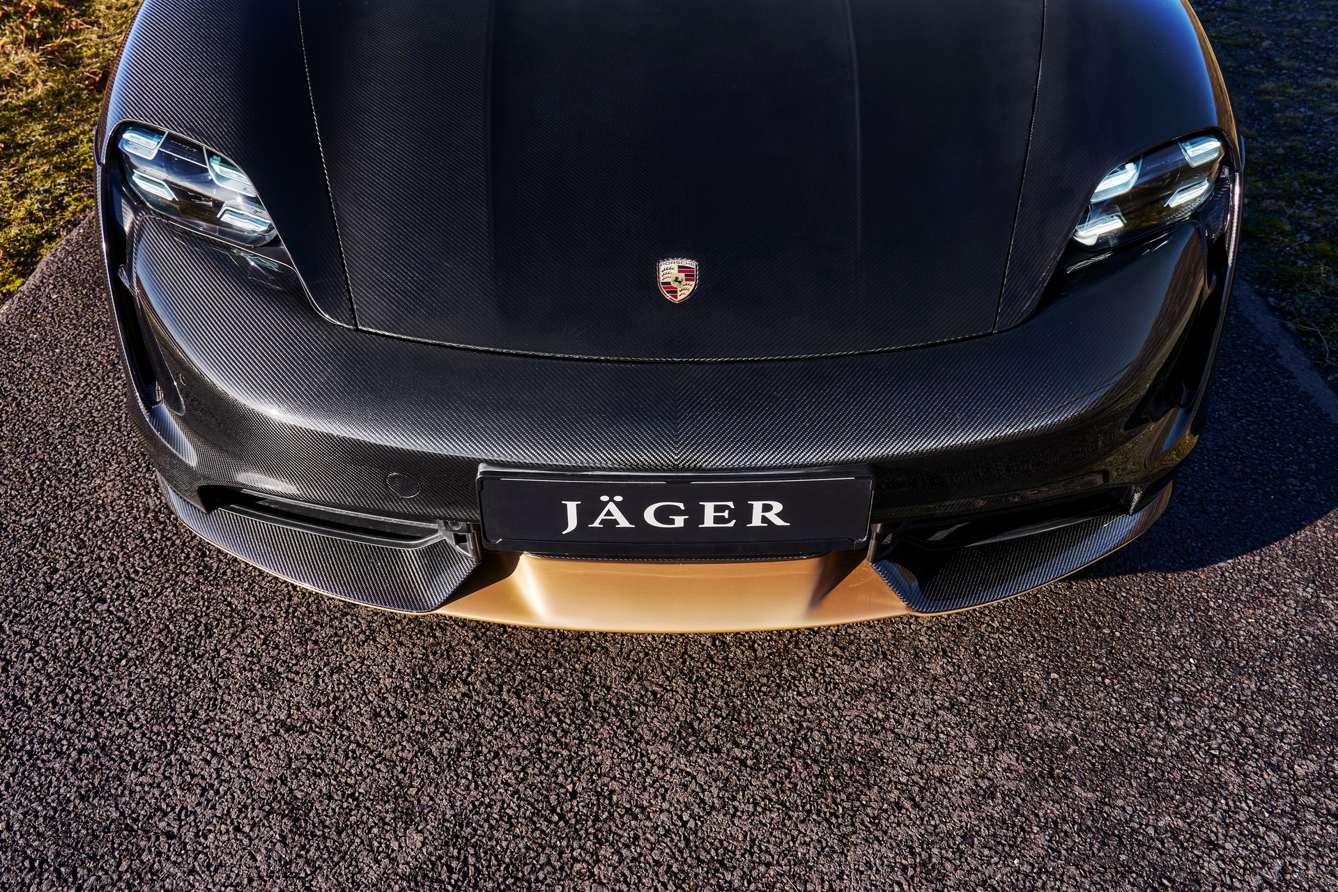 Porsche Taycan by JÄGER Gets Lighter Carbon Body Panels And Fancy Wheels