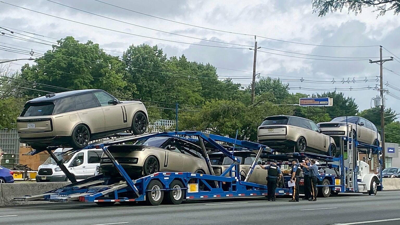 Brand New 2023 Range Rover Decapitated After Falling Off Car Carrier
