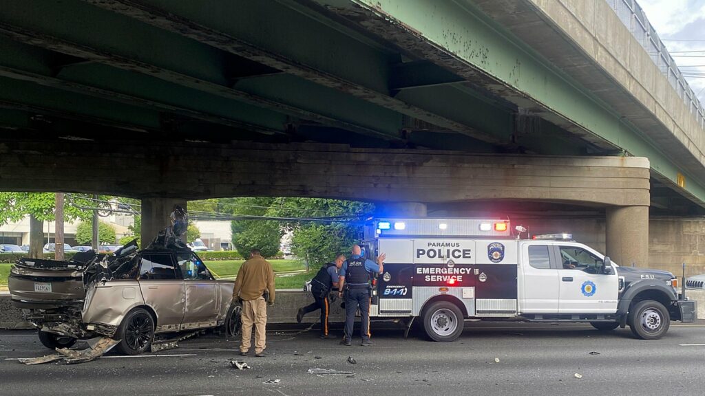 Brand New 2023 Range Rover Decapitated After Falling Off Car Carrier