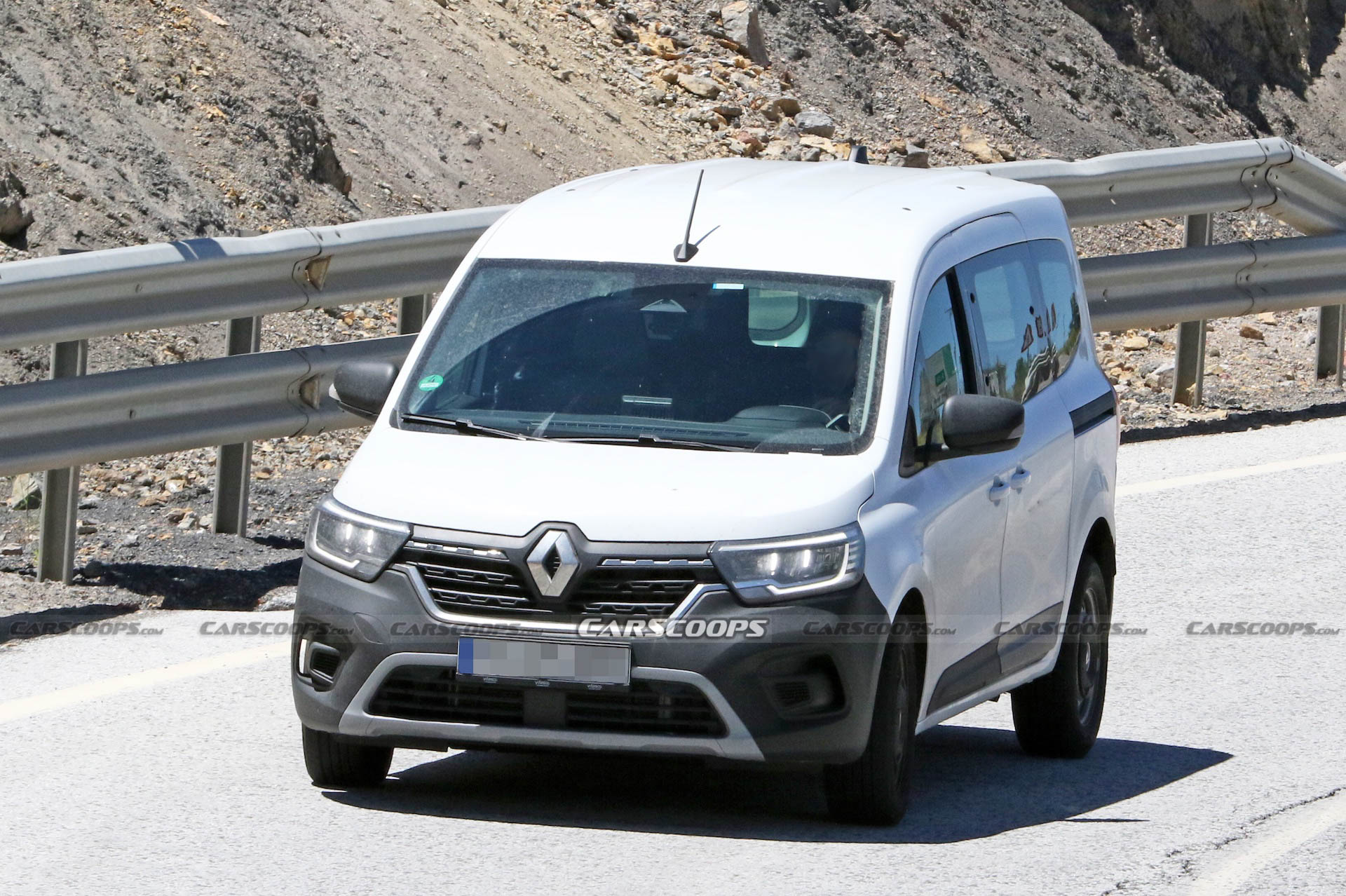 7-Seat Renault Kangoo Looks Perfect For No-Frills French Dads Who Can’t Keep It Their Pantalons