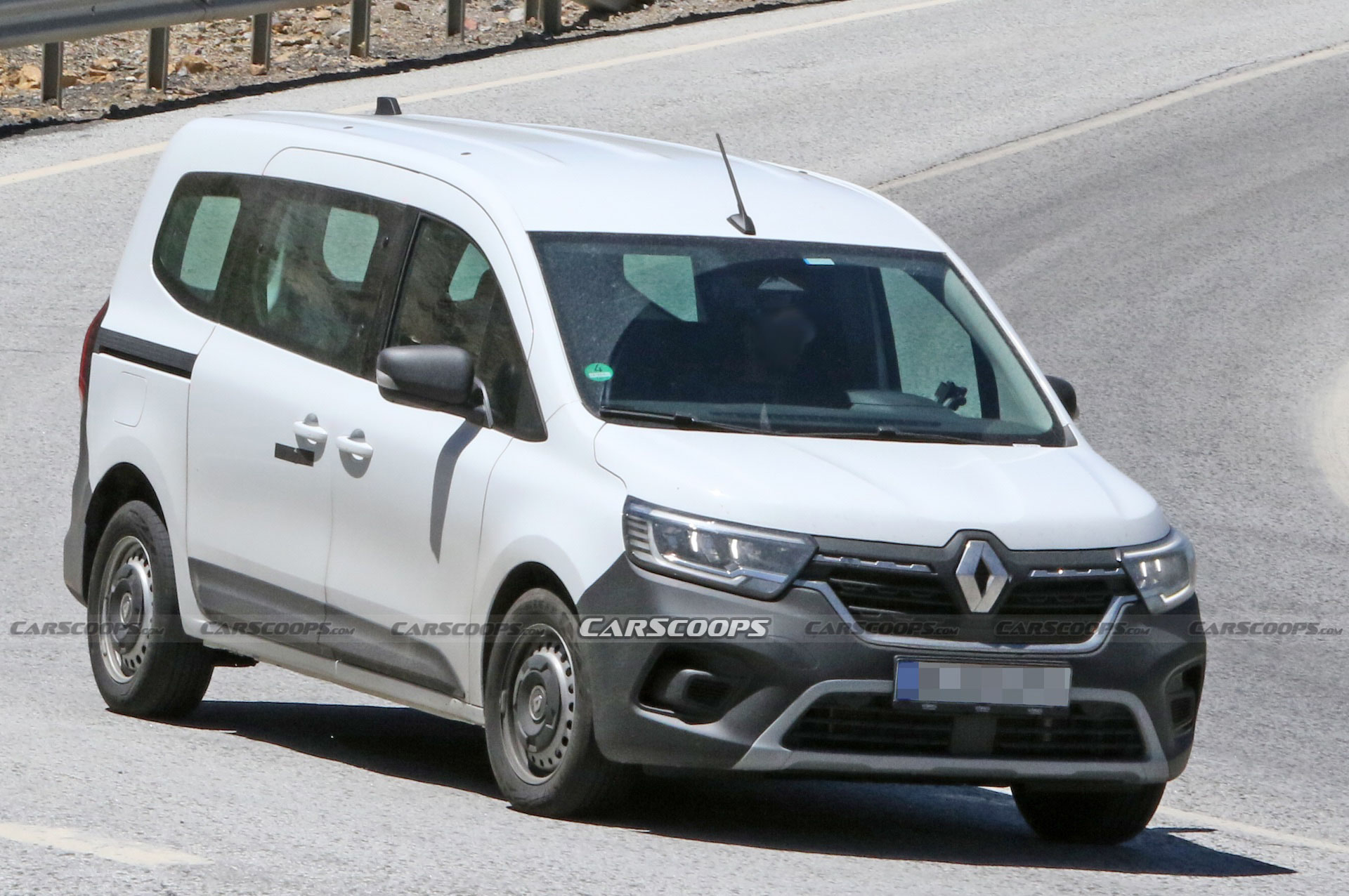 7-Seat Renault Kangoo Looks Perfect For No-Frills French Dads Who Can’t Keep It Their Pantalons