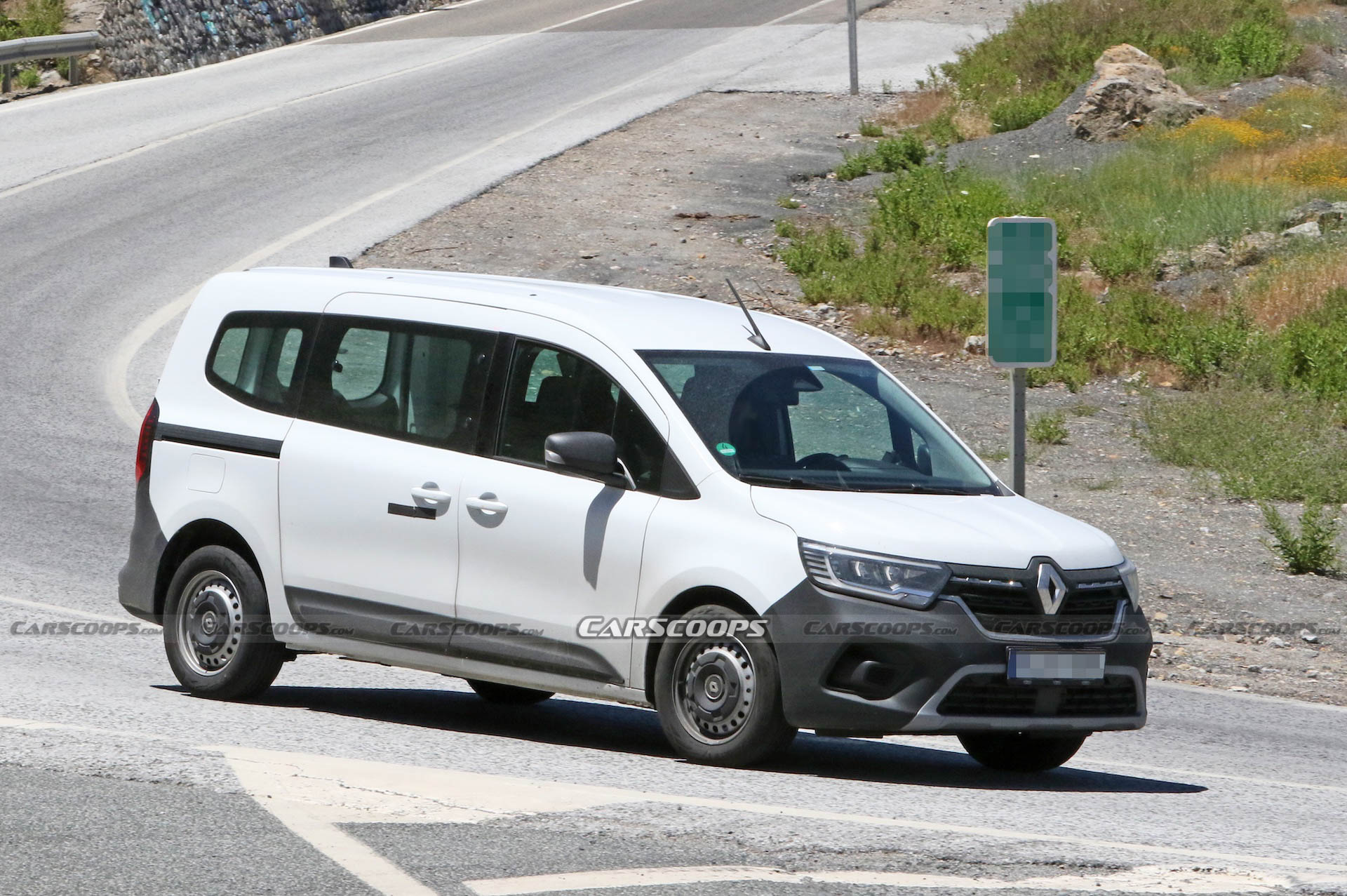7-Seat Renault Kangoo Looks Perfect For No-Frills French Dads Who Can’t Keep It Their Pantalons