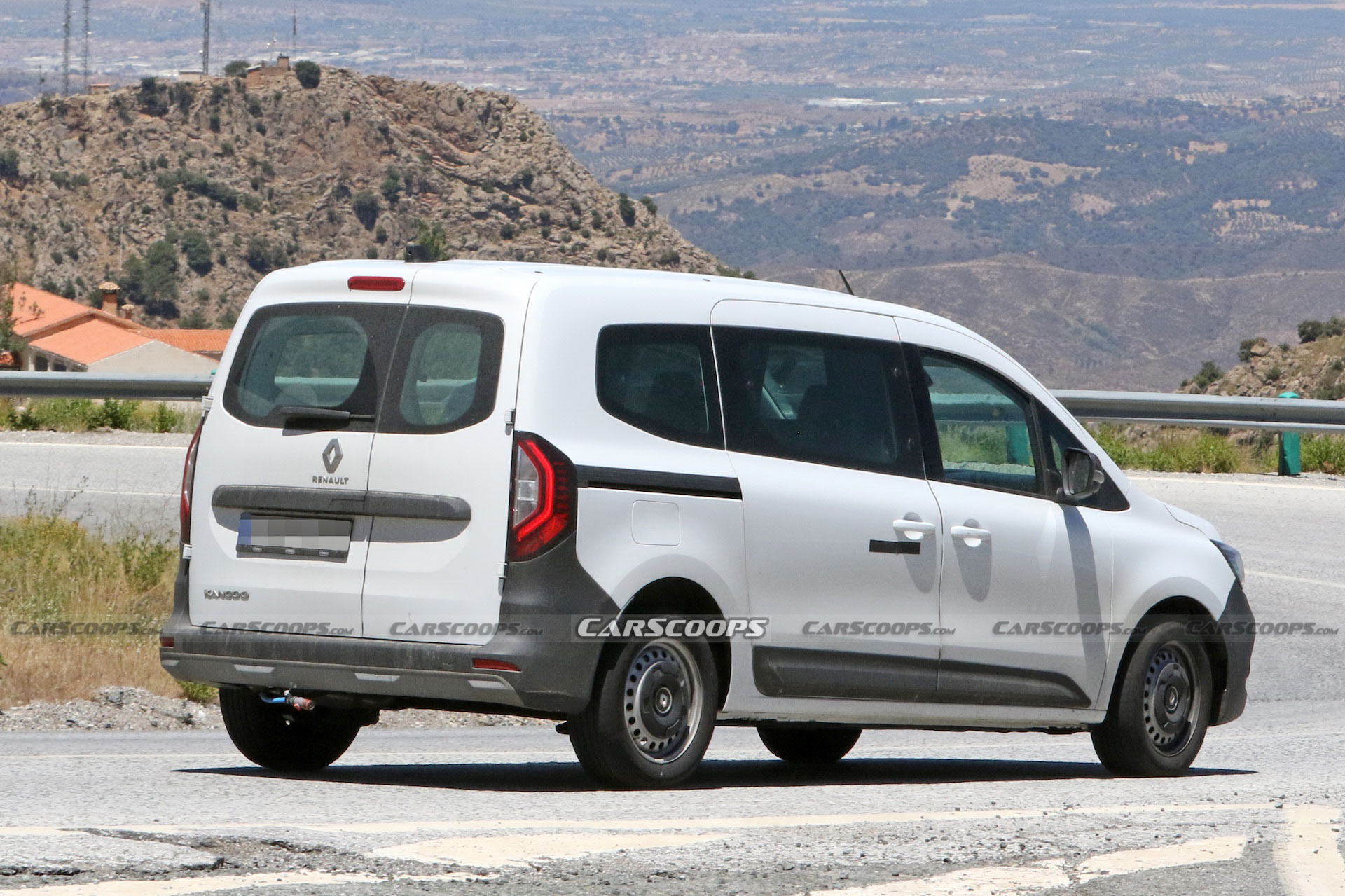 7-Seat Renault Kangoo Looks Perfect For No-Frills French Dads Who Can’t Keep It Their Pantalons