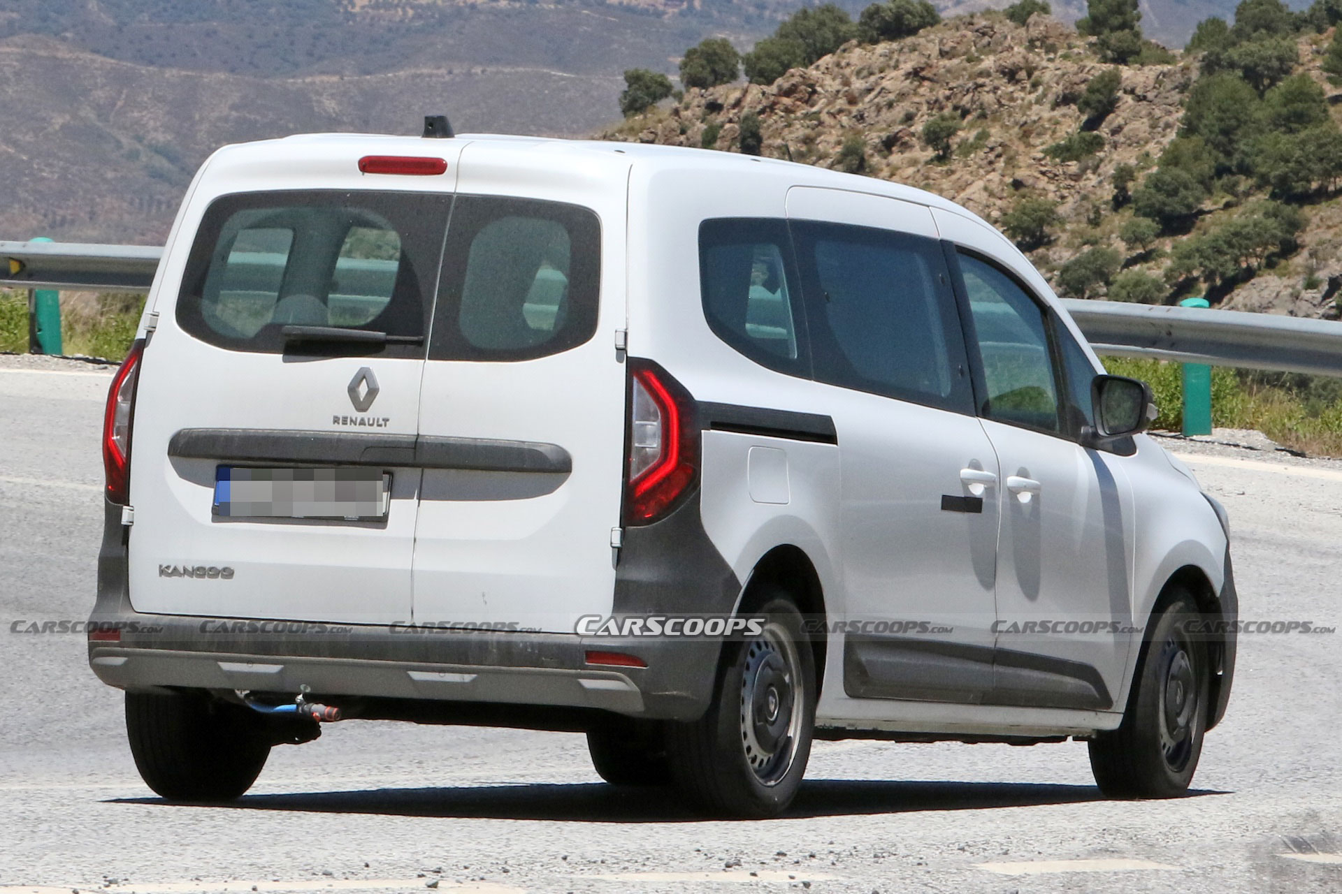 7-Seat Renault Kangoo Looks Perfect For No-Frills French Dads Who Can’t Keep It Their Pantalons