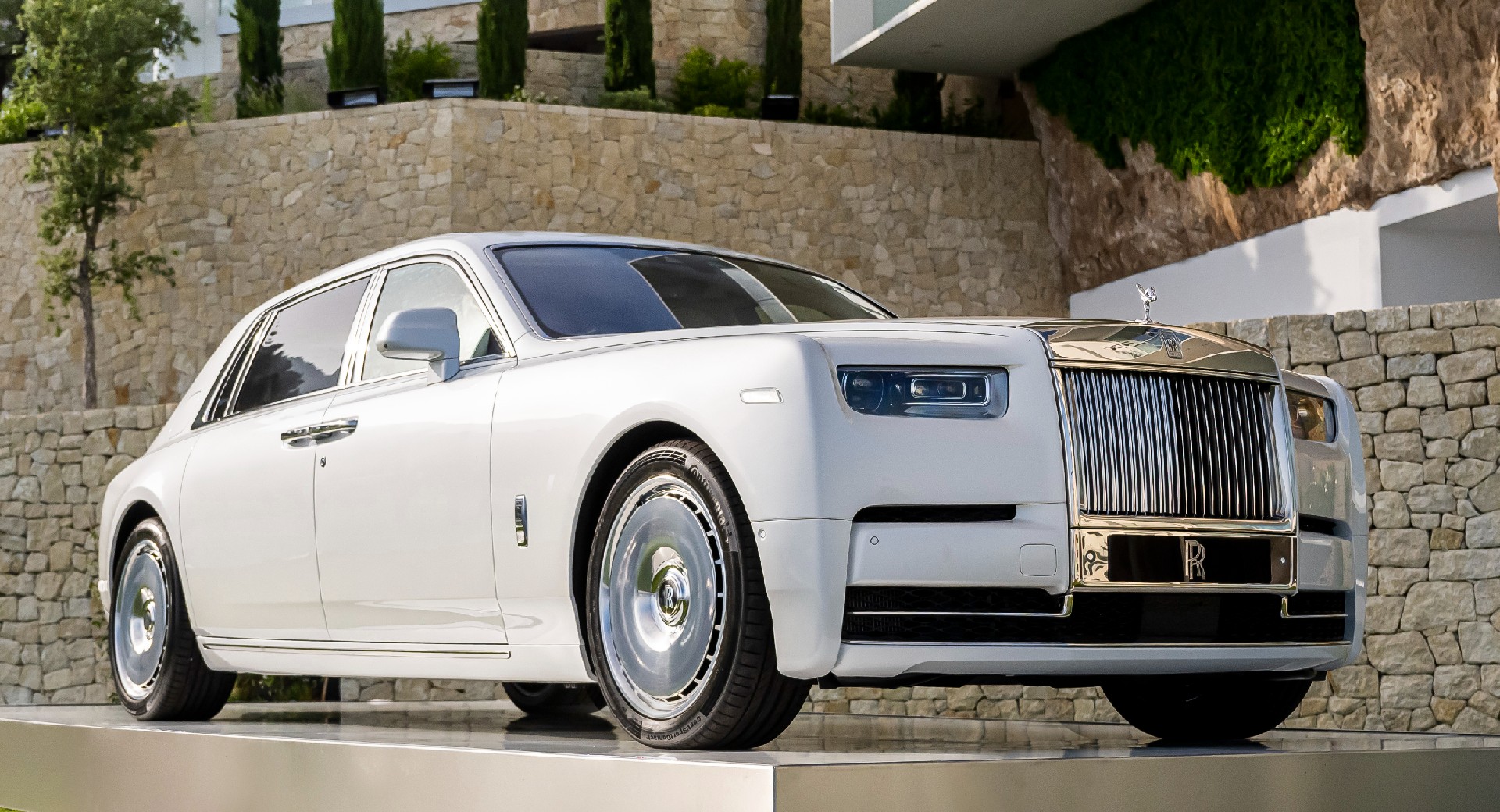 Rolls-Royce Shows Off Its New Phantom Series II Including Bespoke “Great British”