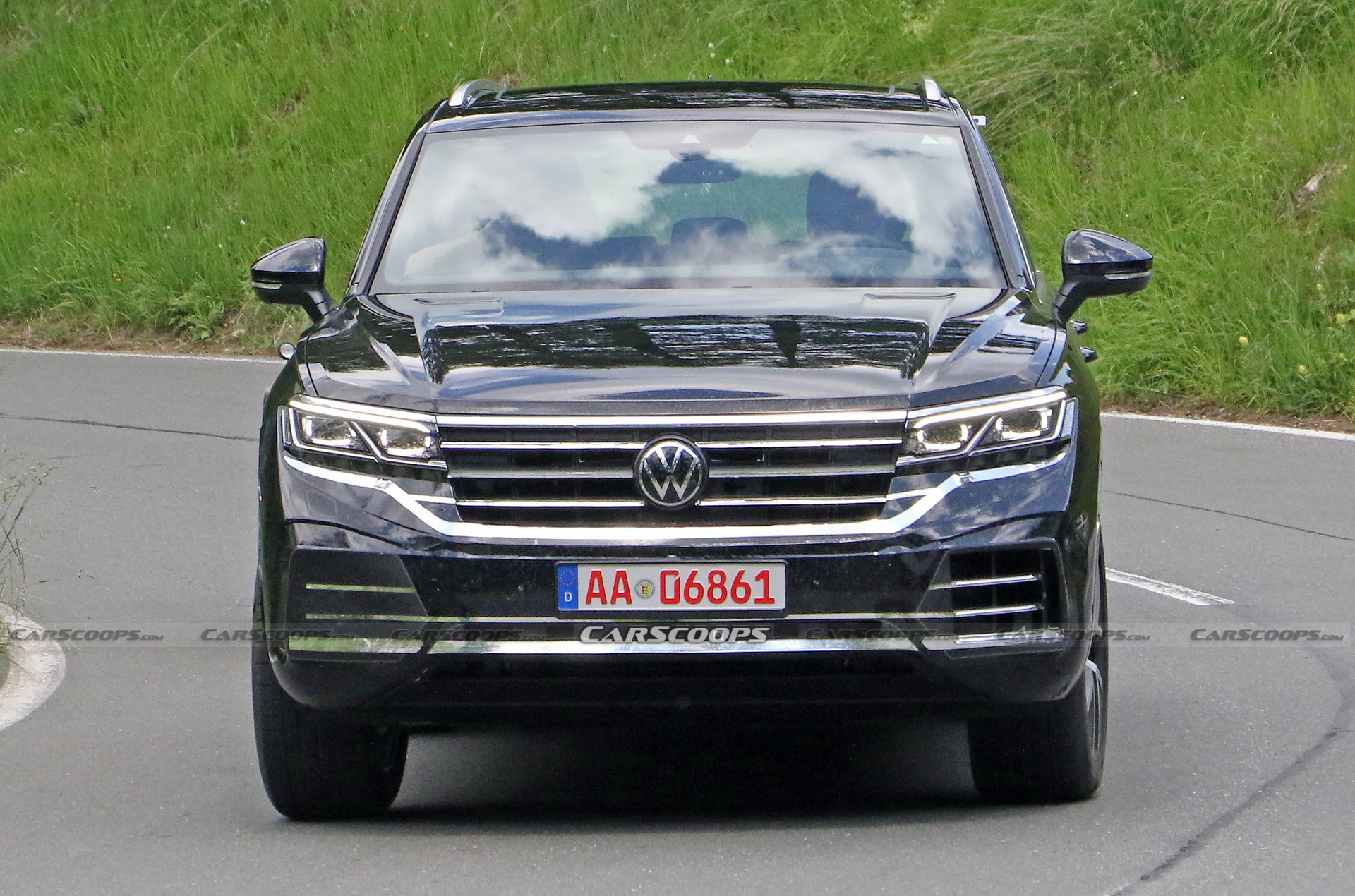 VW Touareg Getting Ready For Its Facelift With Updated Tech And Styling Tweaks