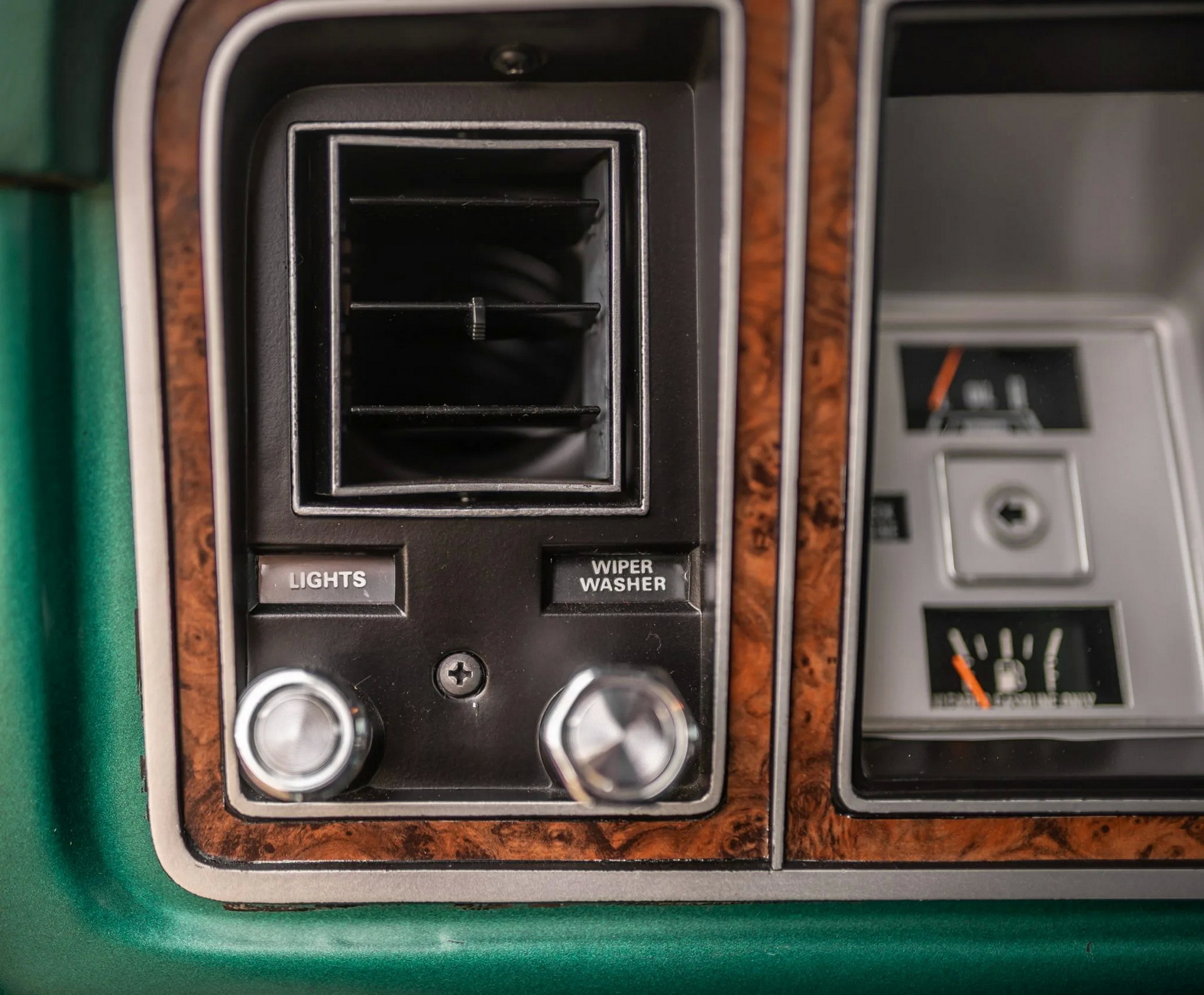 This Classic 1974 Ford Bronco Has Got A Coyote V8 Under Its Hood