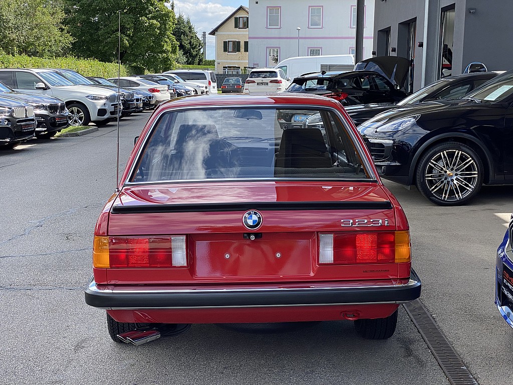 Virtually Brand New 1985 BMW 323i E30 With 162 Miles Has An Astronomical Price Tag