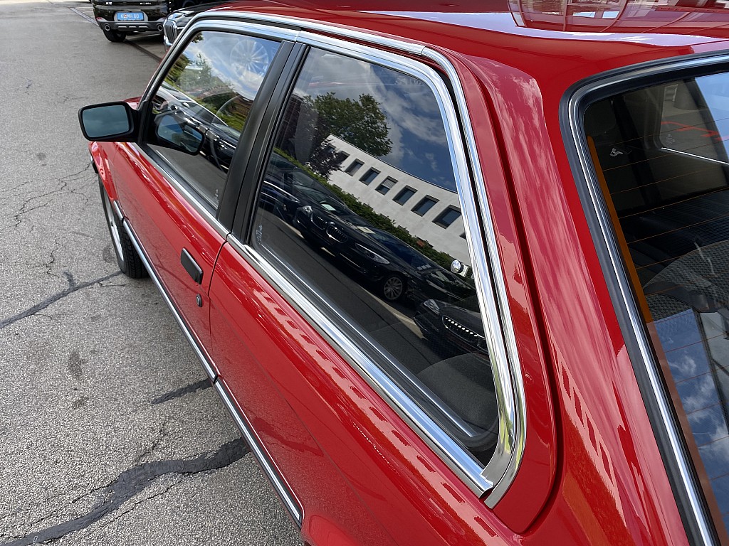 Virtually Brand New 1985 BMW 323i E30 With 162 Miles Has An Astronomical Price Tag