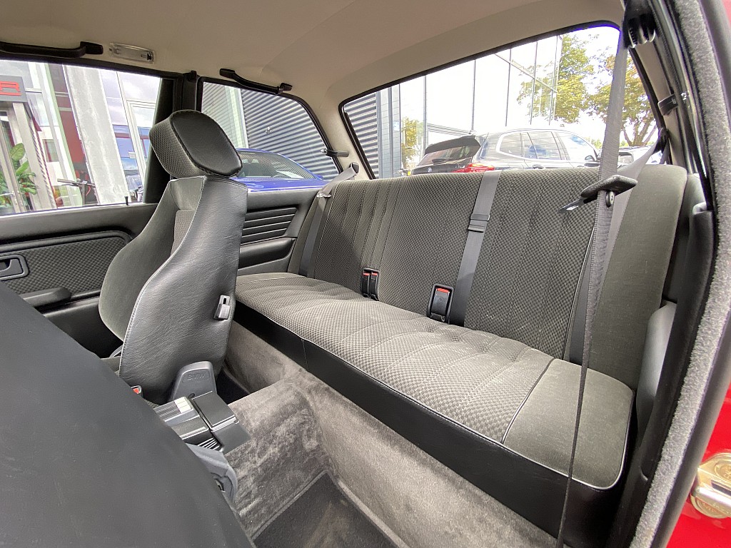 Virtually Brand New 1985 BMW 323i E30 With 162 Miles Has An Astronomical Price Tag