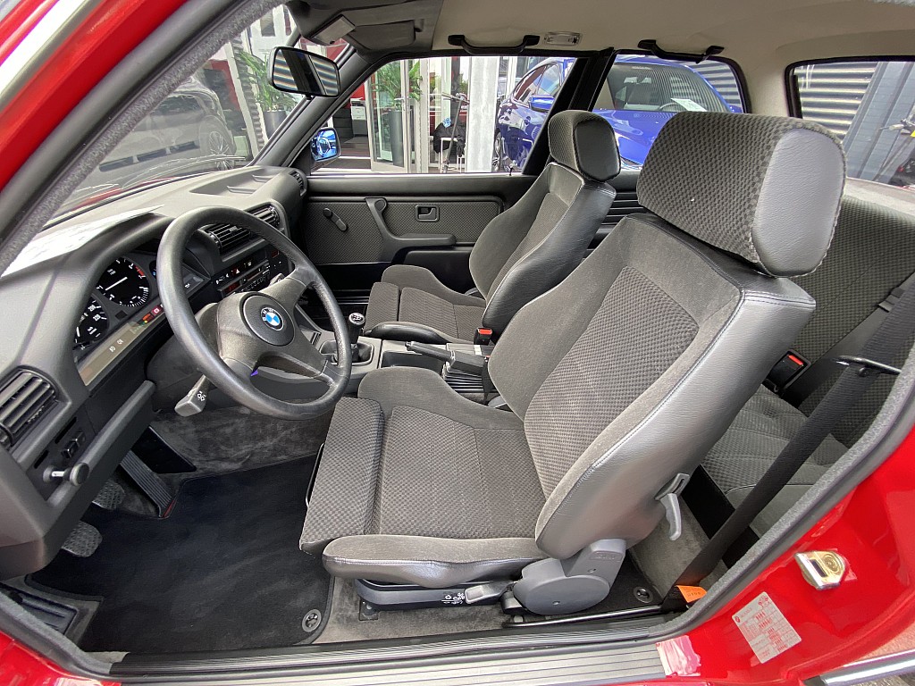 Virtually Brand New 1985 BMW 323i E30 With 162 Miles Has An Astronomical Price Tag