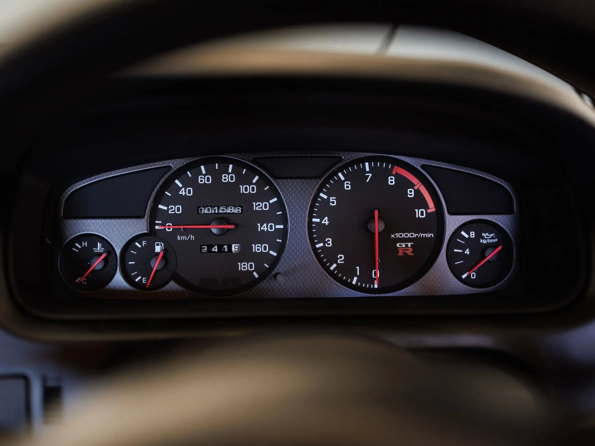 This Midnight Purple R33 Nissan Skyline GT-R With Under 1,000 Miles Is A Rolling Time Capsule From 1995
