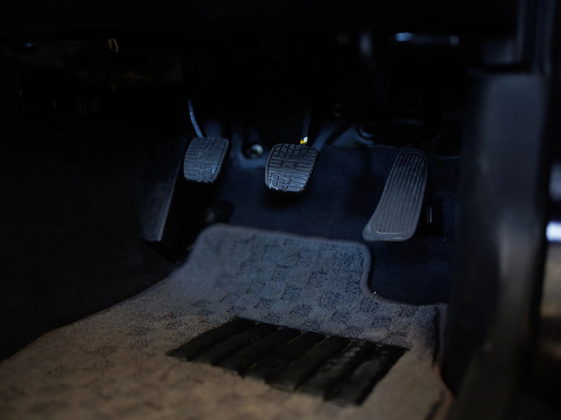 This Midnight Purple R33 Nissan Skyline GT-R With Under 1,000 Miles Is A Rolling Time Capsule From 1995