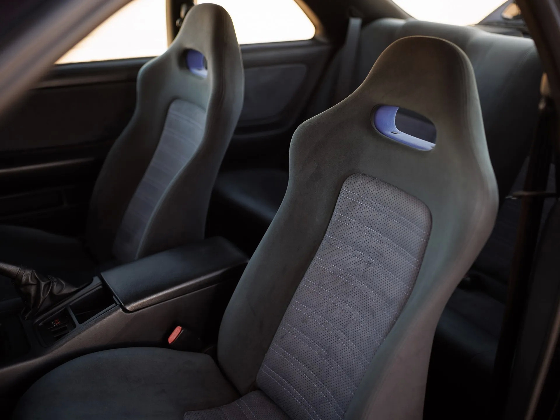 This Midnight Purple R33 Nissan Skyline GT-R With Under 1,000 Miles Is A Rolling Time Capsule From 1995