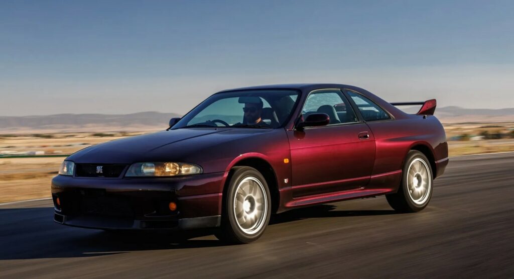  This Midnight Purple R33 Nissan Skyline GT-R With Under 1,000 Miles Is A Rolling Time Capsule From 1995