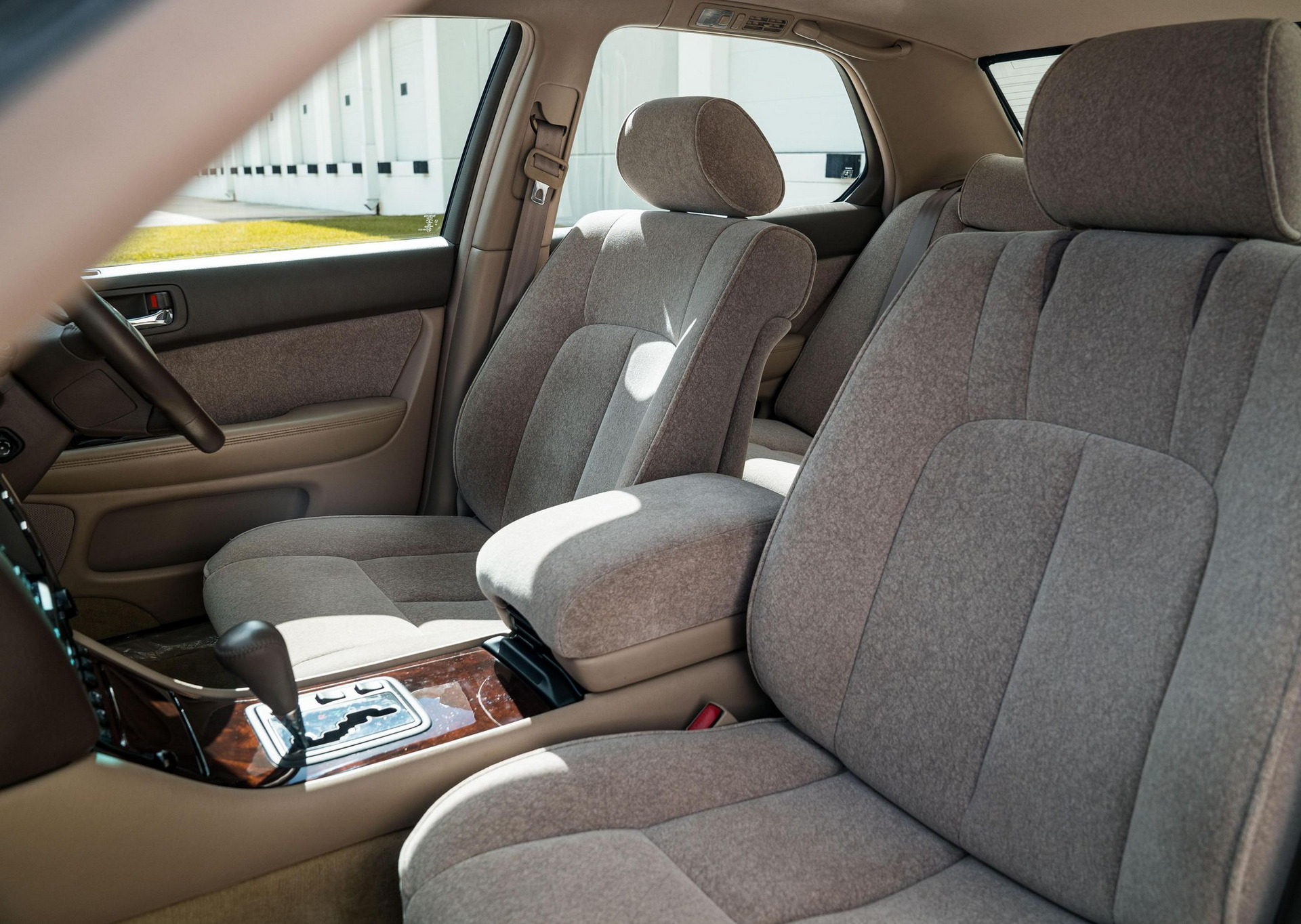 This 1995 Toyota Celsior With Just 6,600 Miles Is A Rolling Time Capsule