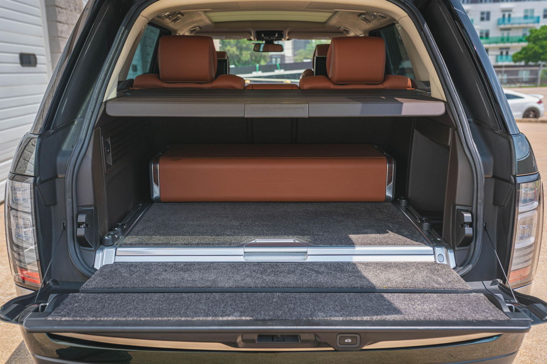 SUVs Don’t Get More Luxurious Than This Range Rover SV Autobiography Holland & Holland Edition