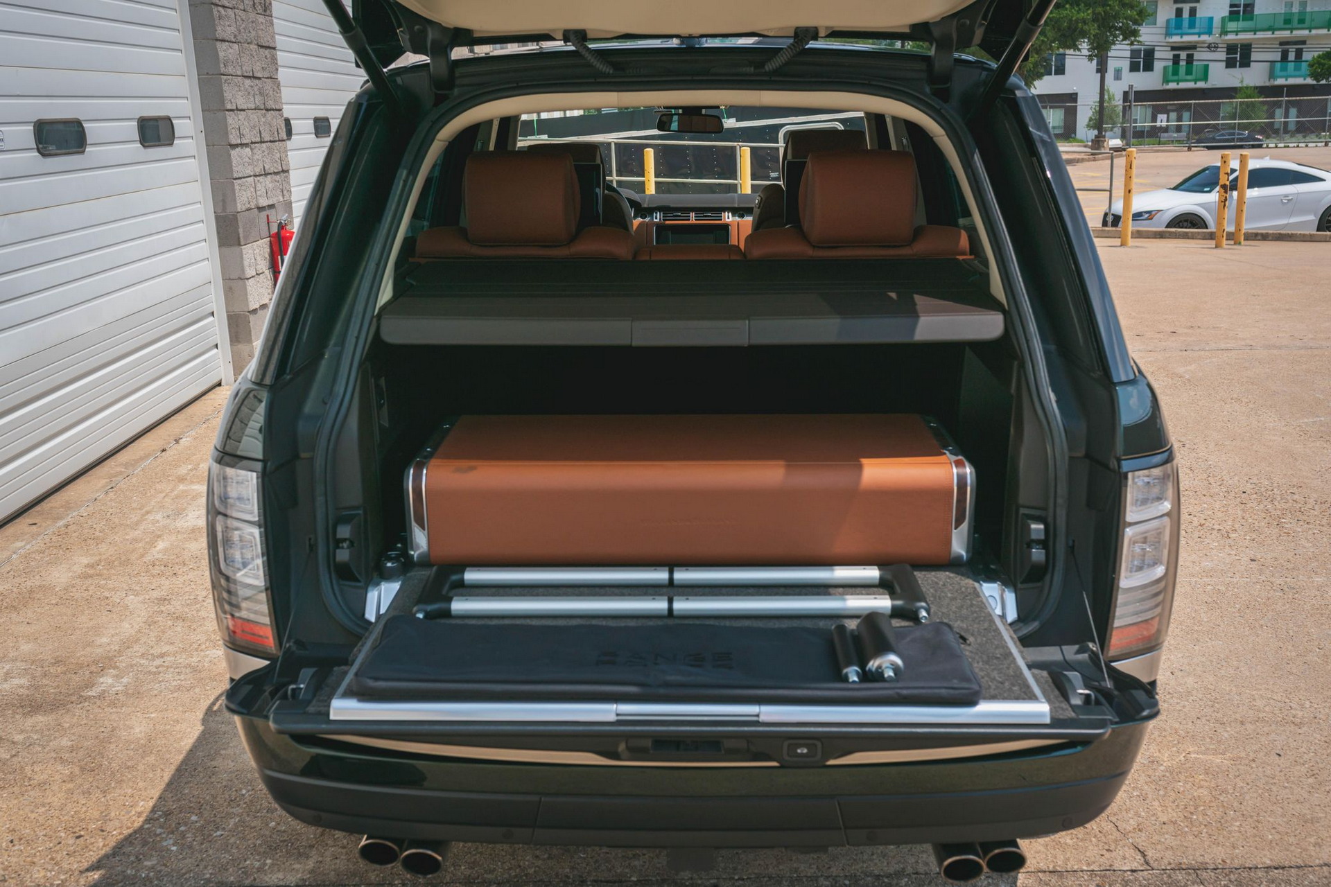 SUVs Don’t Get More Luxurious Than This Range Rover SV Autobiography Holland & Holland Edition