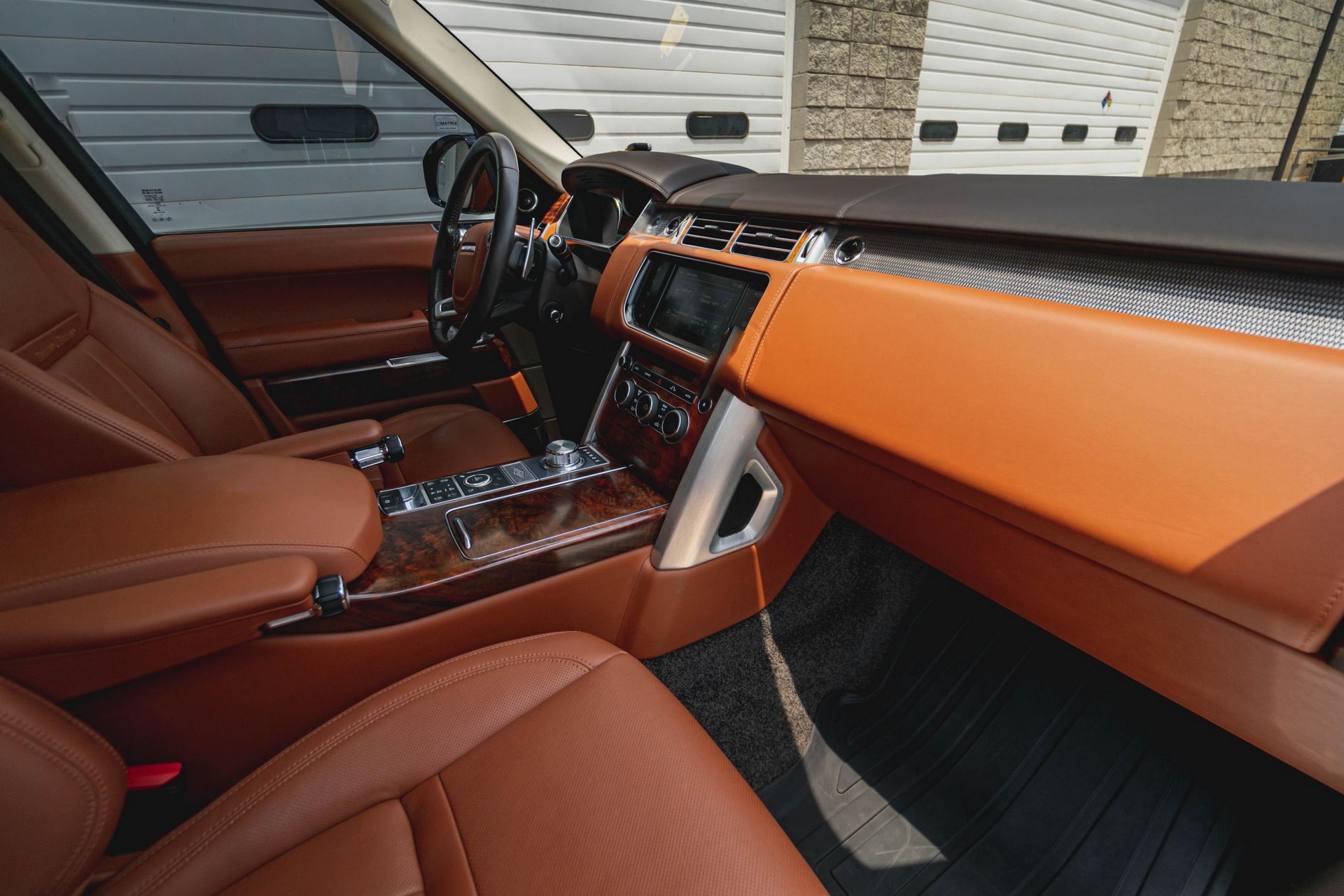 SUVs Don’t Get More Luxurious Than This Range Rover SV Autobiography Holland & Holland Edition