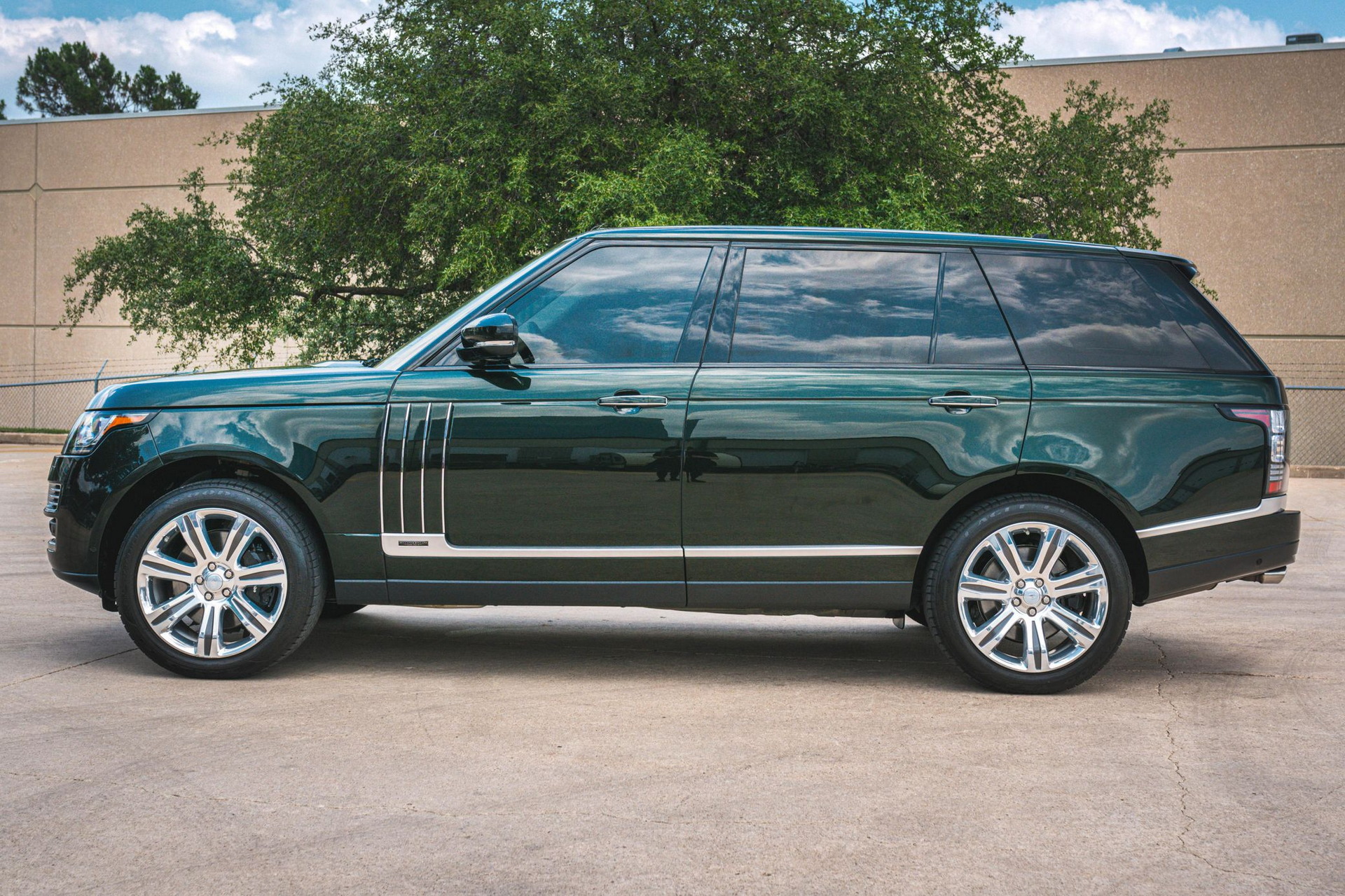 SUVs Don’t Get More Luxurious Than This Range Rover SV Autobiography Holland & Holland Edition