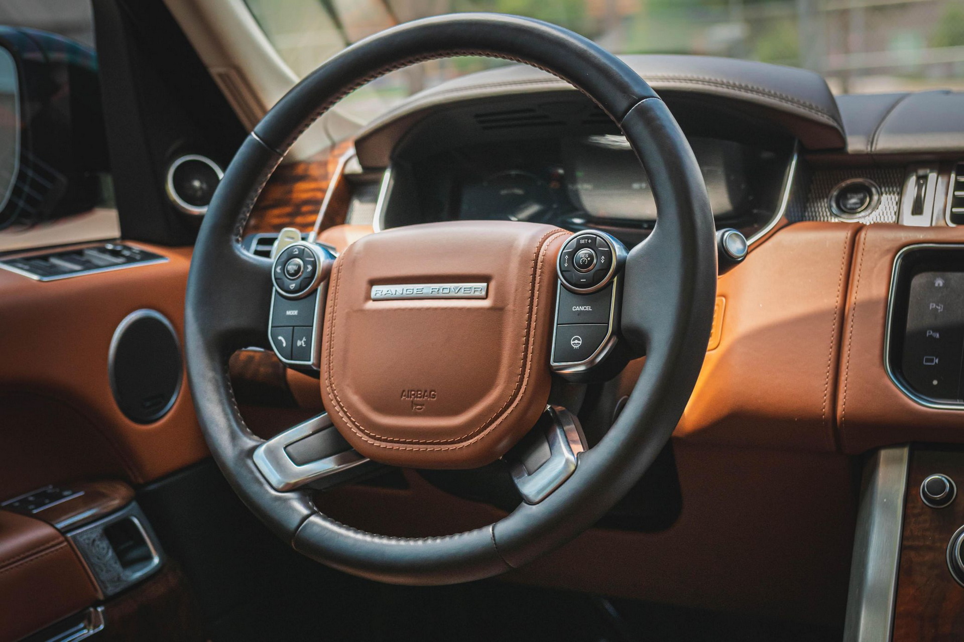 SUVs Don’t Get More Luxurious Than This Range Rover SV Autobiography Holland & Holland Edition