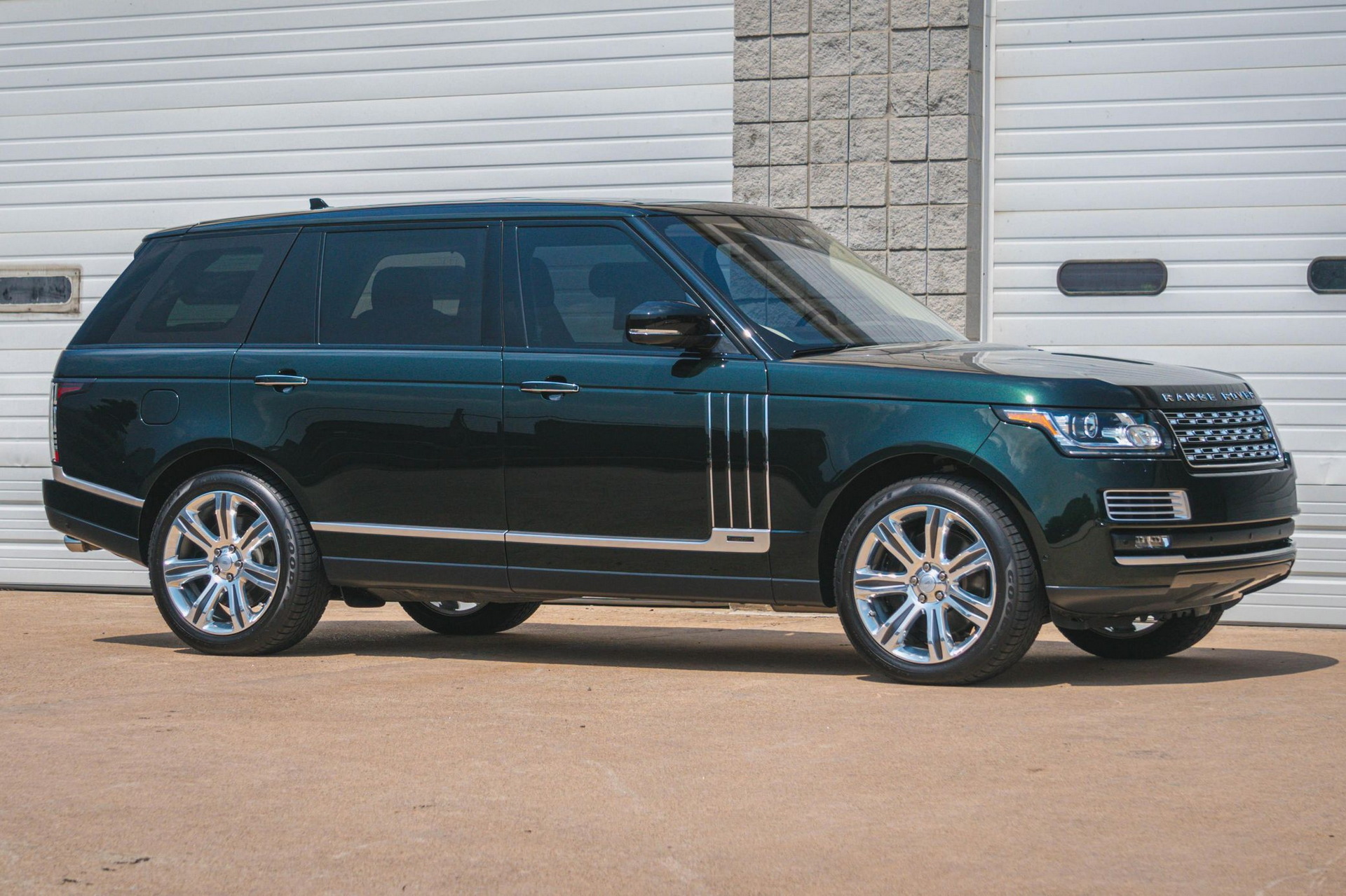 SUVs Don’t Get More Luxurious Than This Range Rover SV Autobiography Holland & Holland Edition