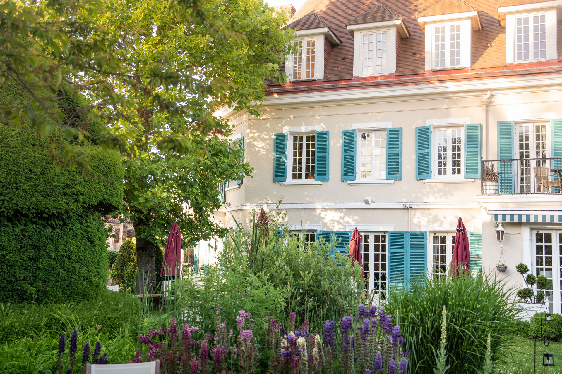 Owners Of Jaguar E-Type 60 Collection Edition Tributes Treated To Historic And Luxurious Geneva Drive