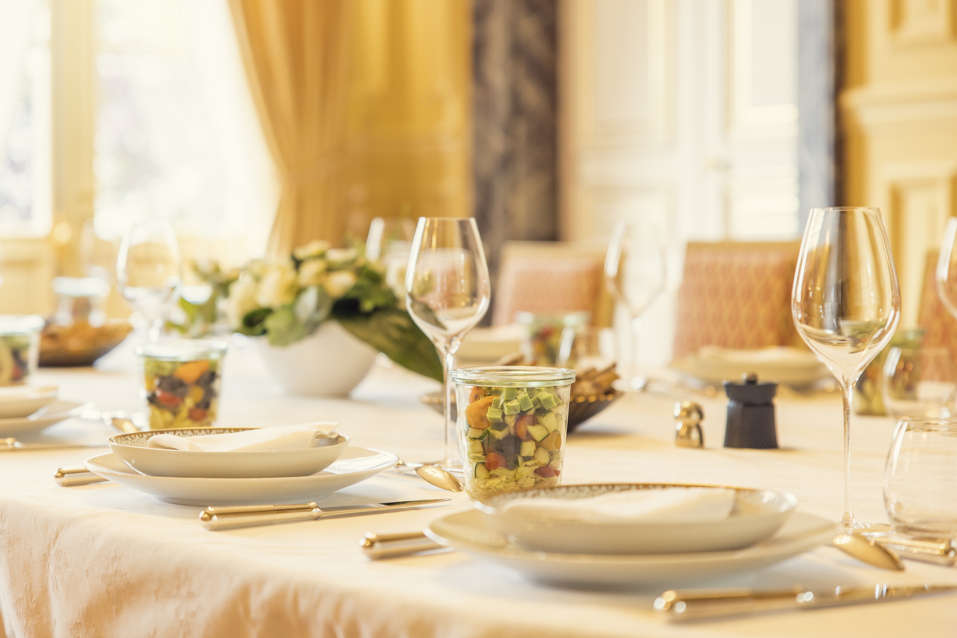 Owners Of Jaguar E-Type 60 Collection Edition Tributes Treated To Historic And Luxurious Geneva Drive