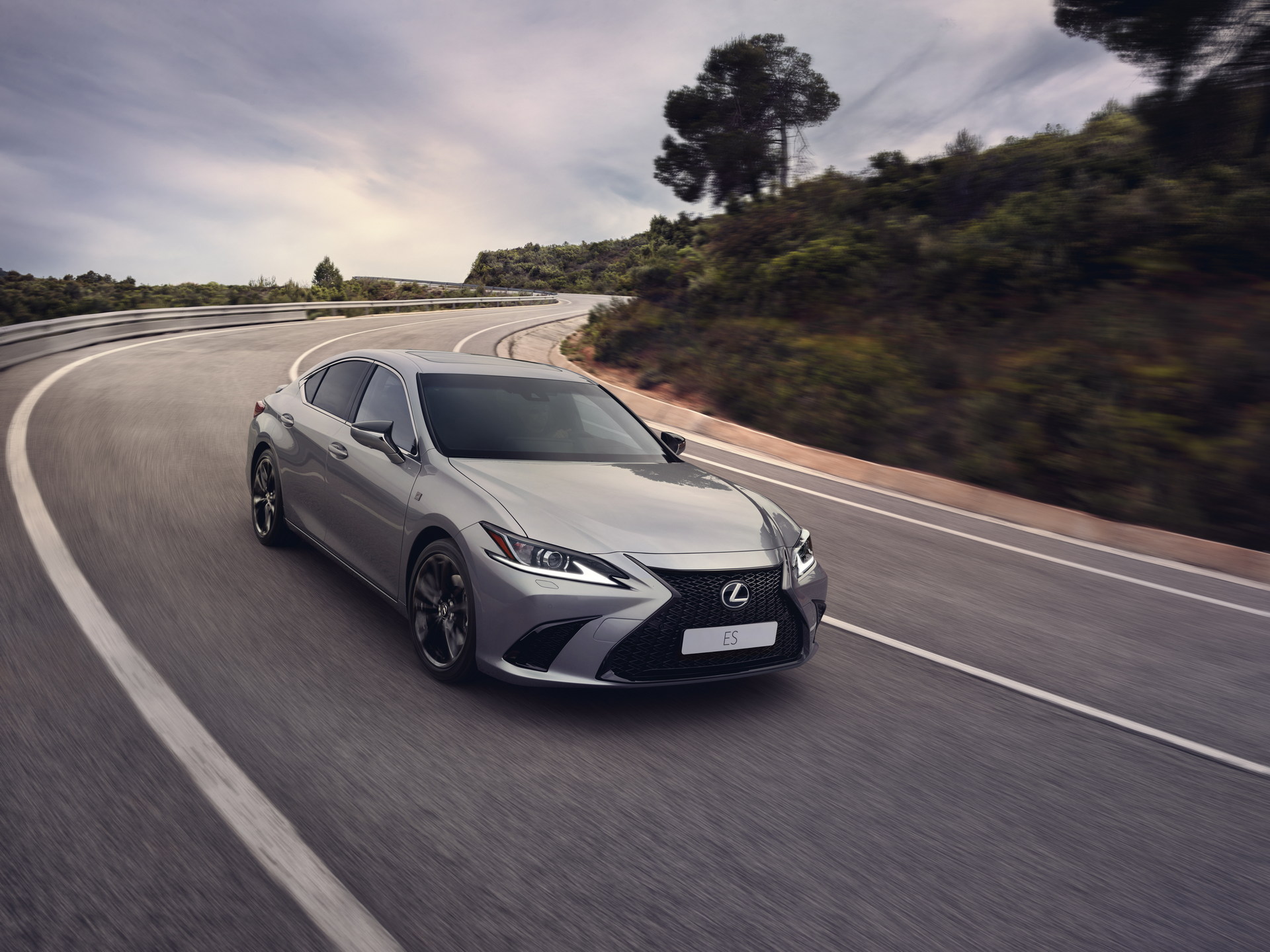 2023 Lexus ES Gets Updated In Europe With New Infotainment, F Sport Design Trim
